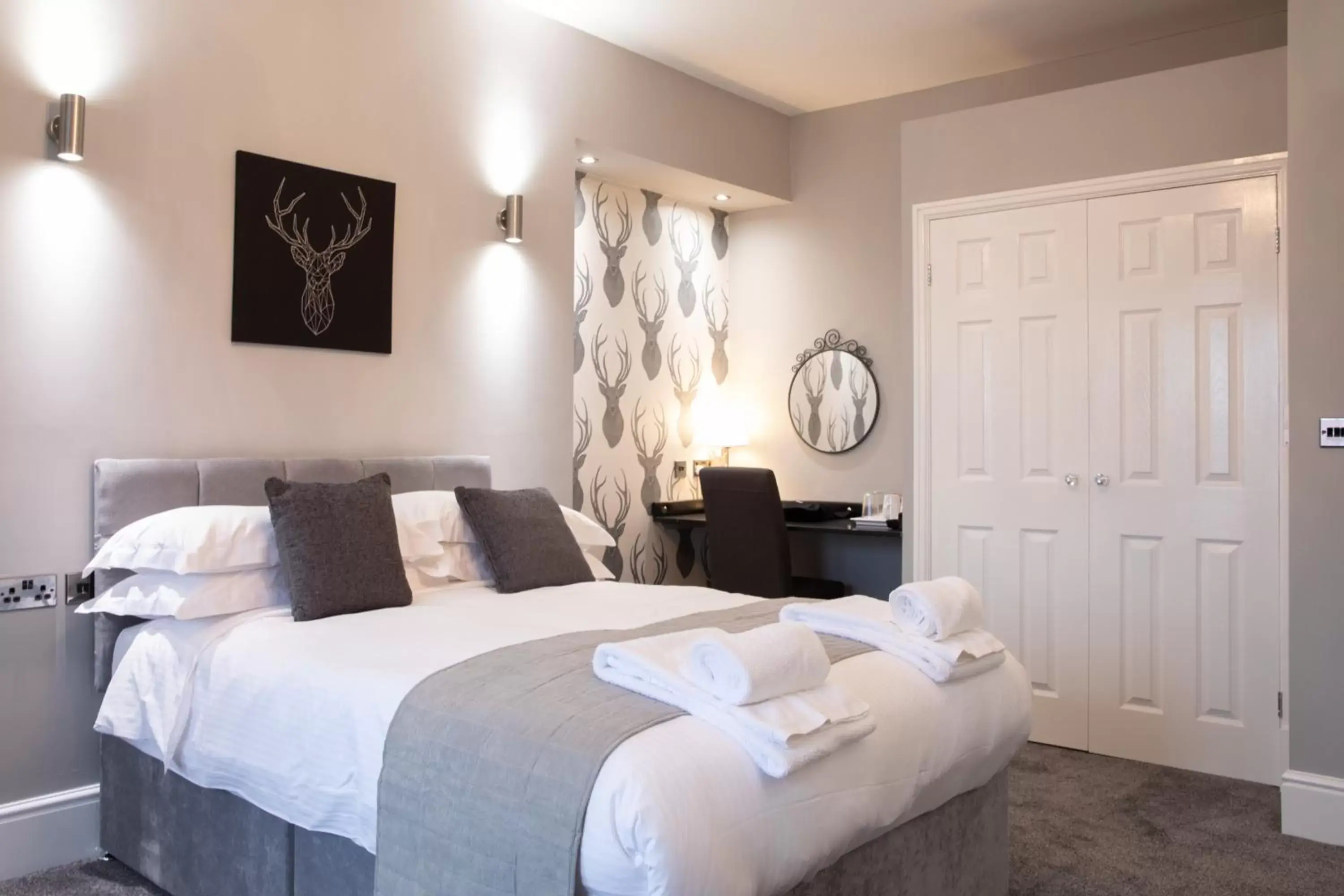 Deluxe Double Room (2 Adults + 1 Child) in The Glebe Hotel Deluxe Double Room (2 Adults + 1 Child) in The Glebe Hotel