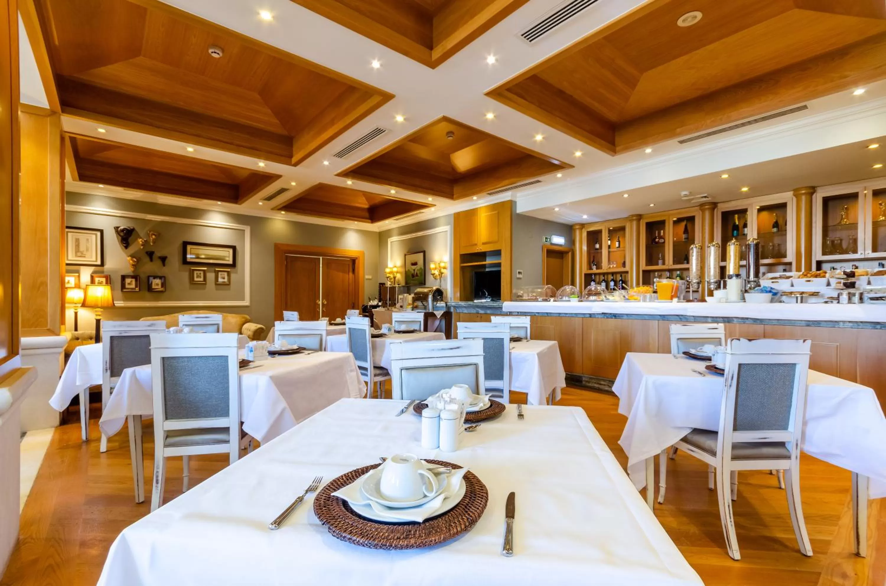 Buffet breakfast in Olissippo Castelo