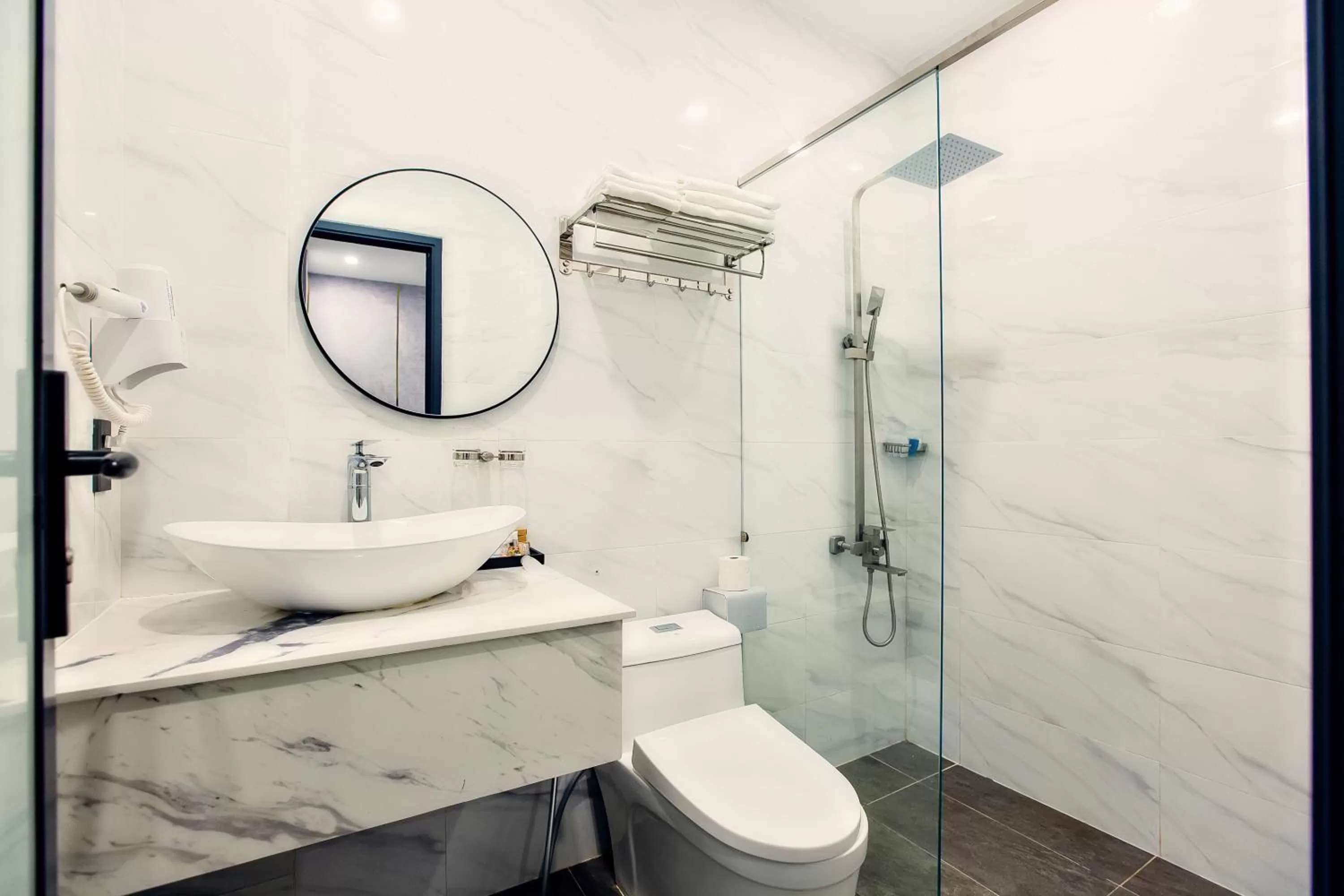 Shower, Bathroom in LION 3 HOTEL