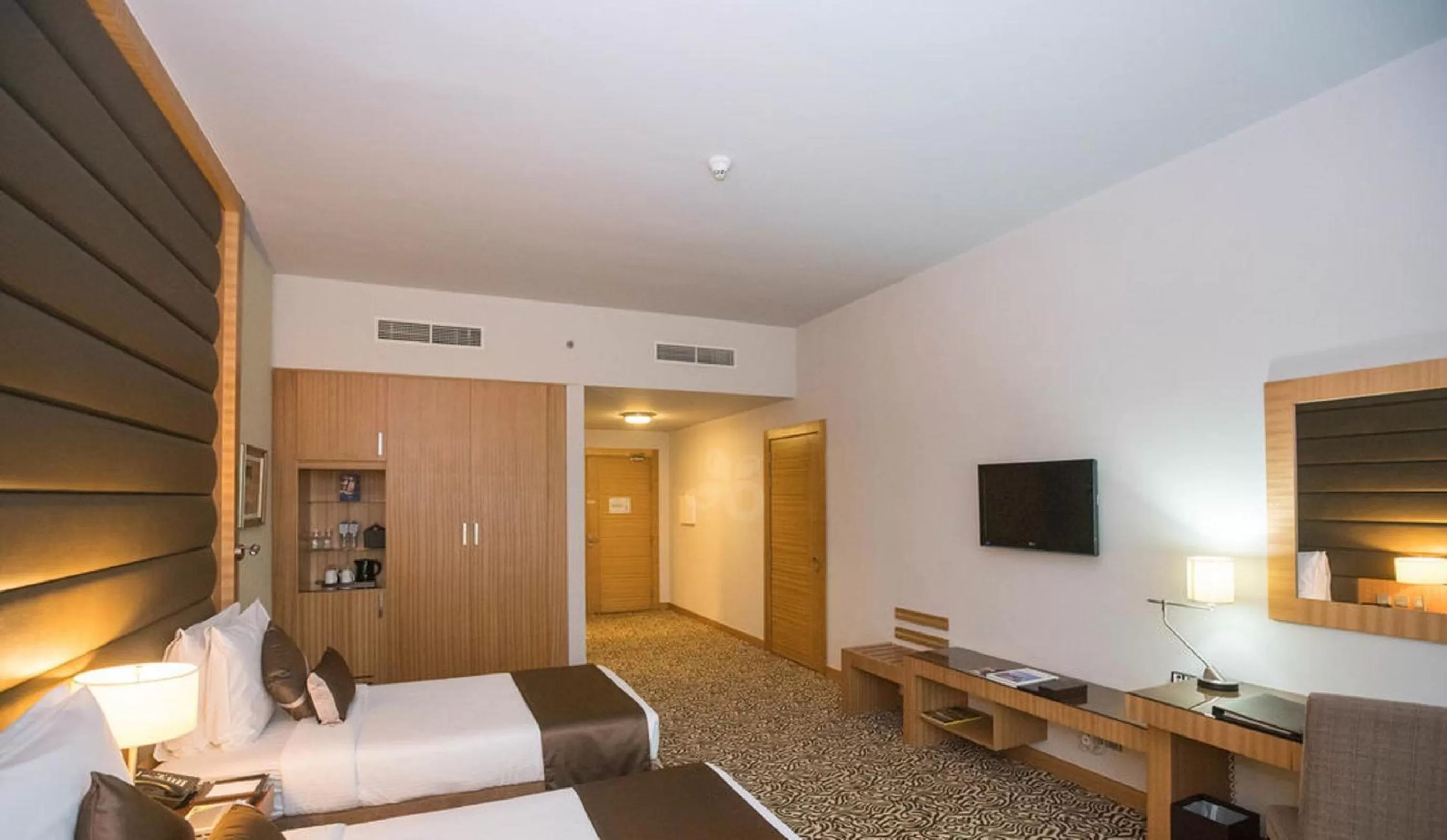 Photo of the whole room, Bed in Copthorne Hotel Sharjah