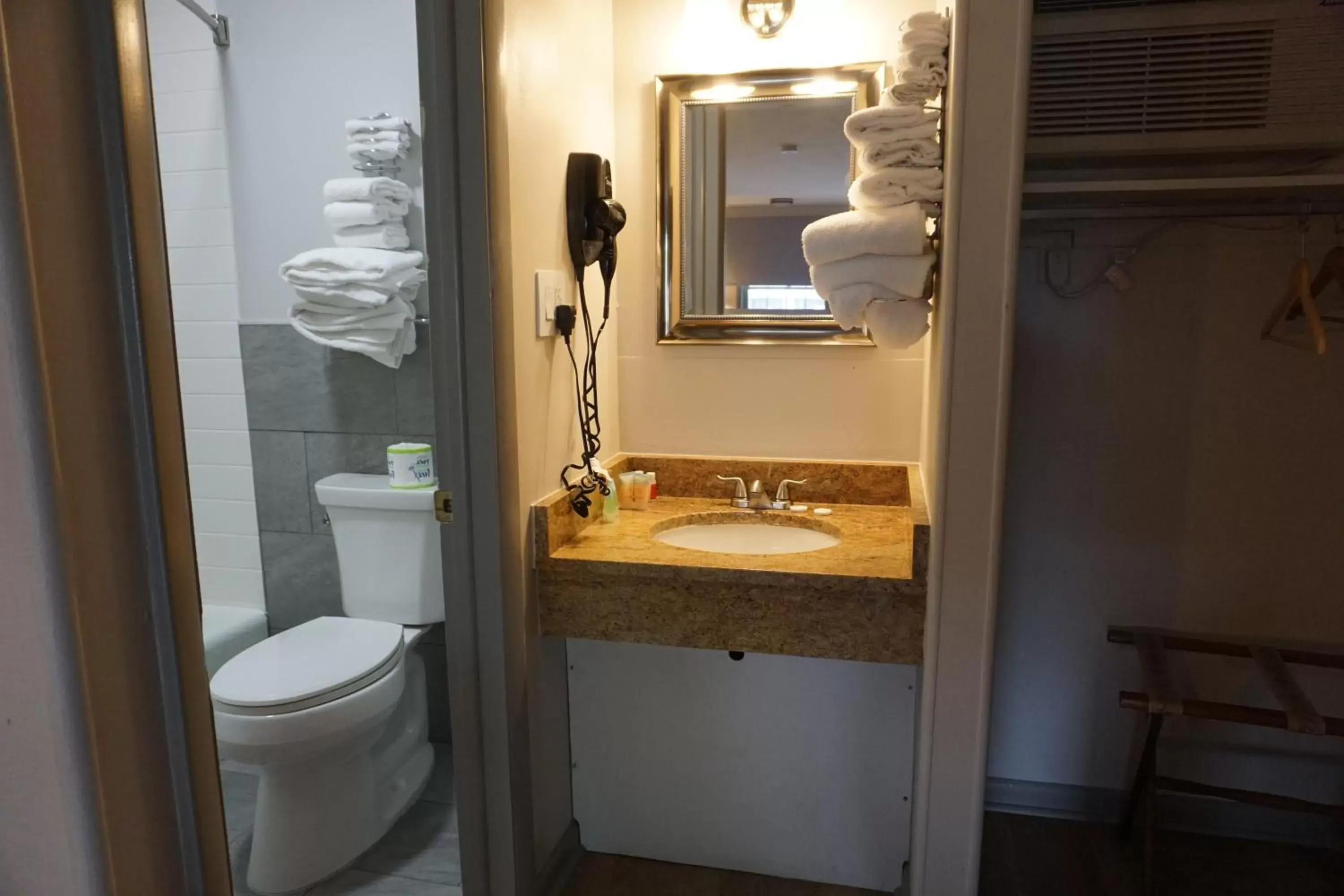 Bathroom in Harvest Drive Family Inn - Renovated Rooms