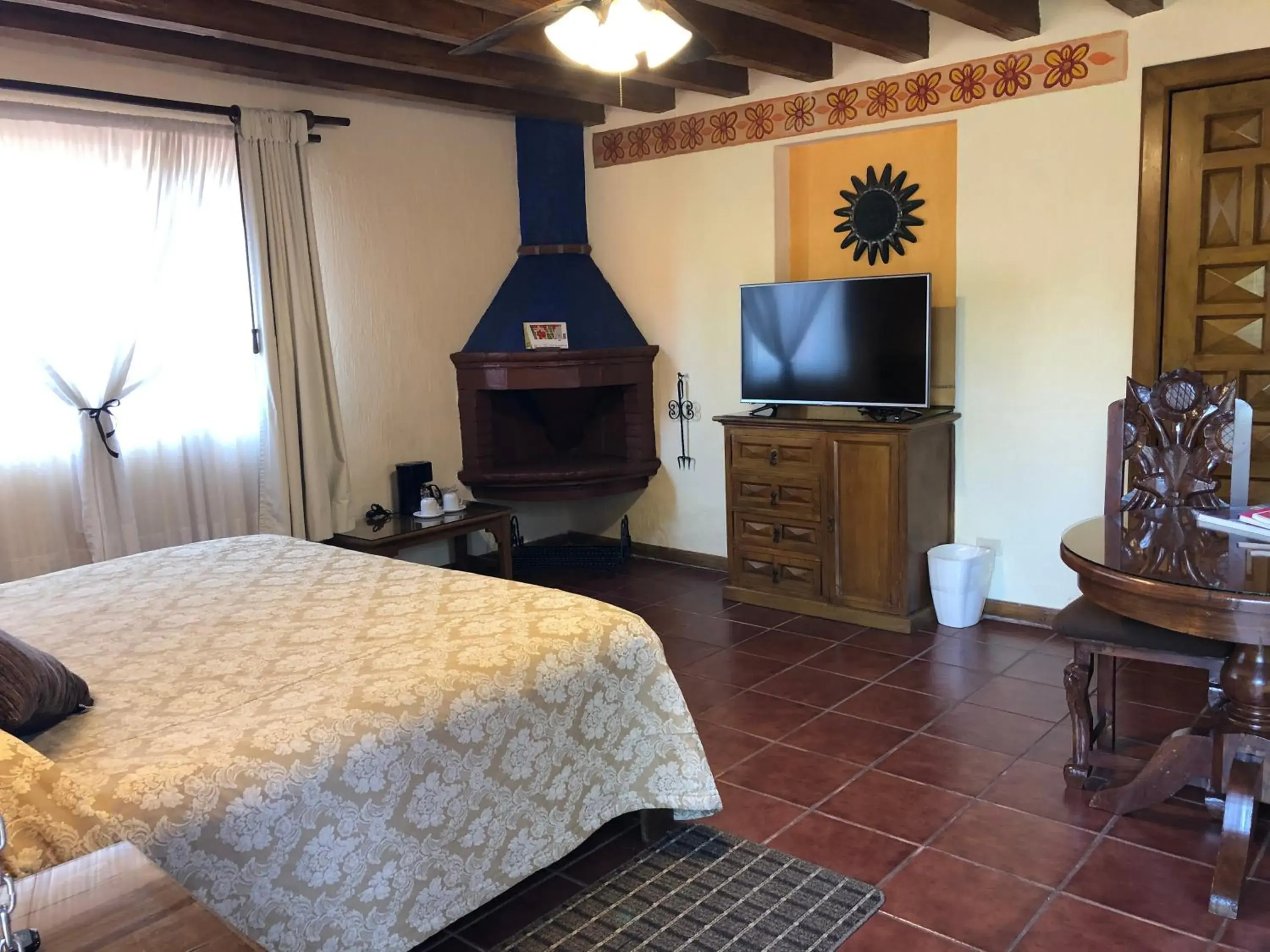 Photo of the whole room, TV/Entertainment Center in Villa San Jose Hotel & Suites