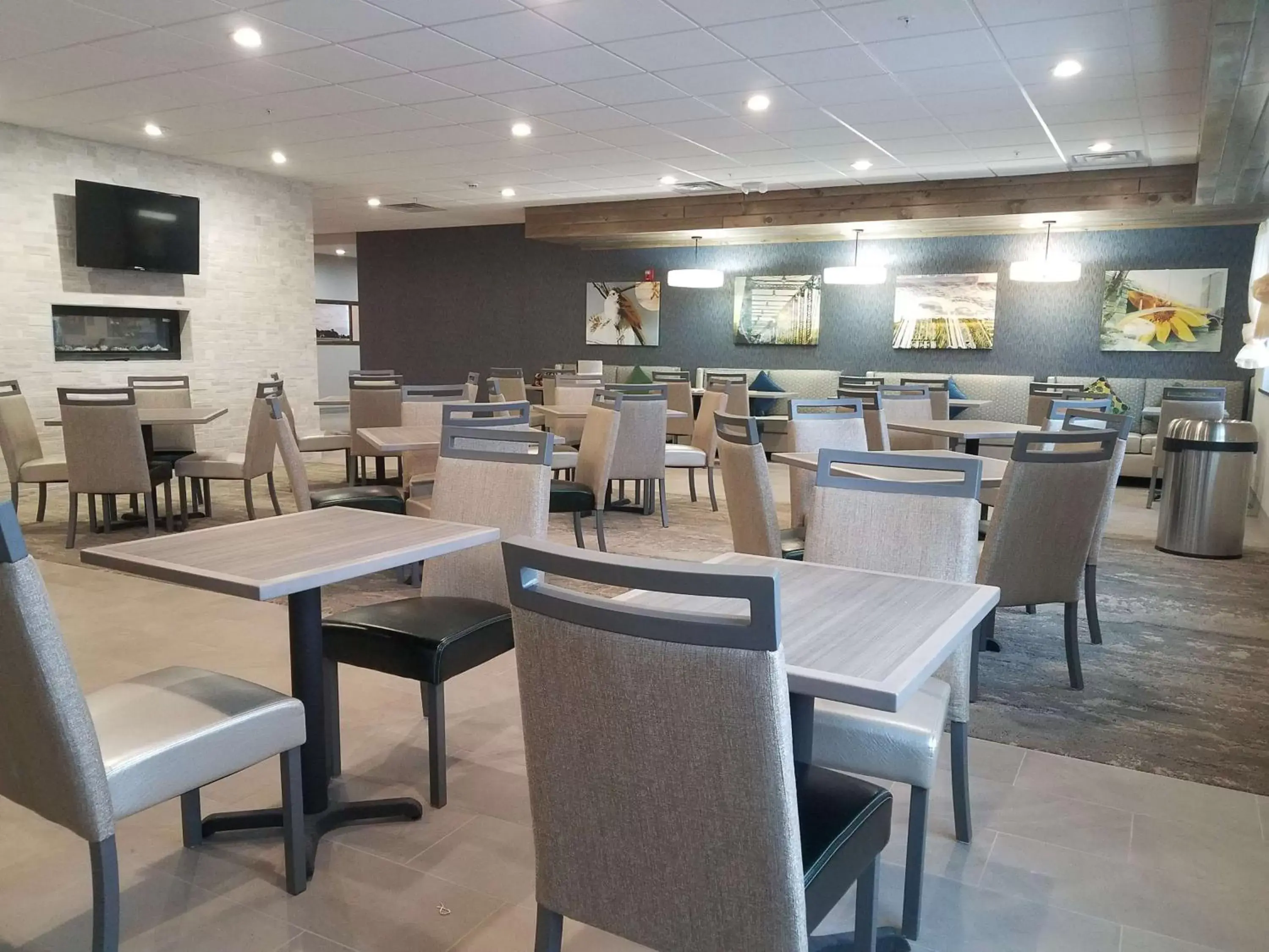 Restaurant/Places to Eat in Best Western Plus Wayland Hotel