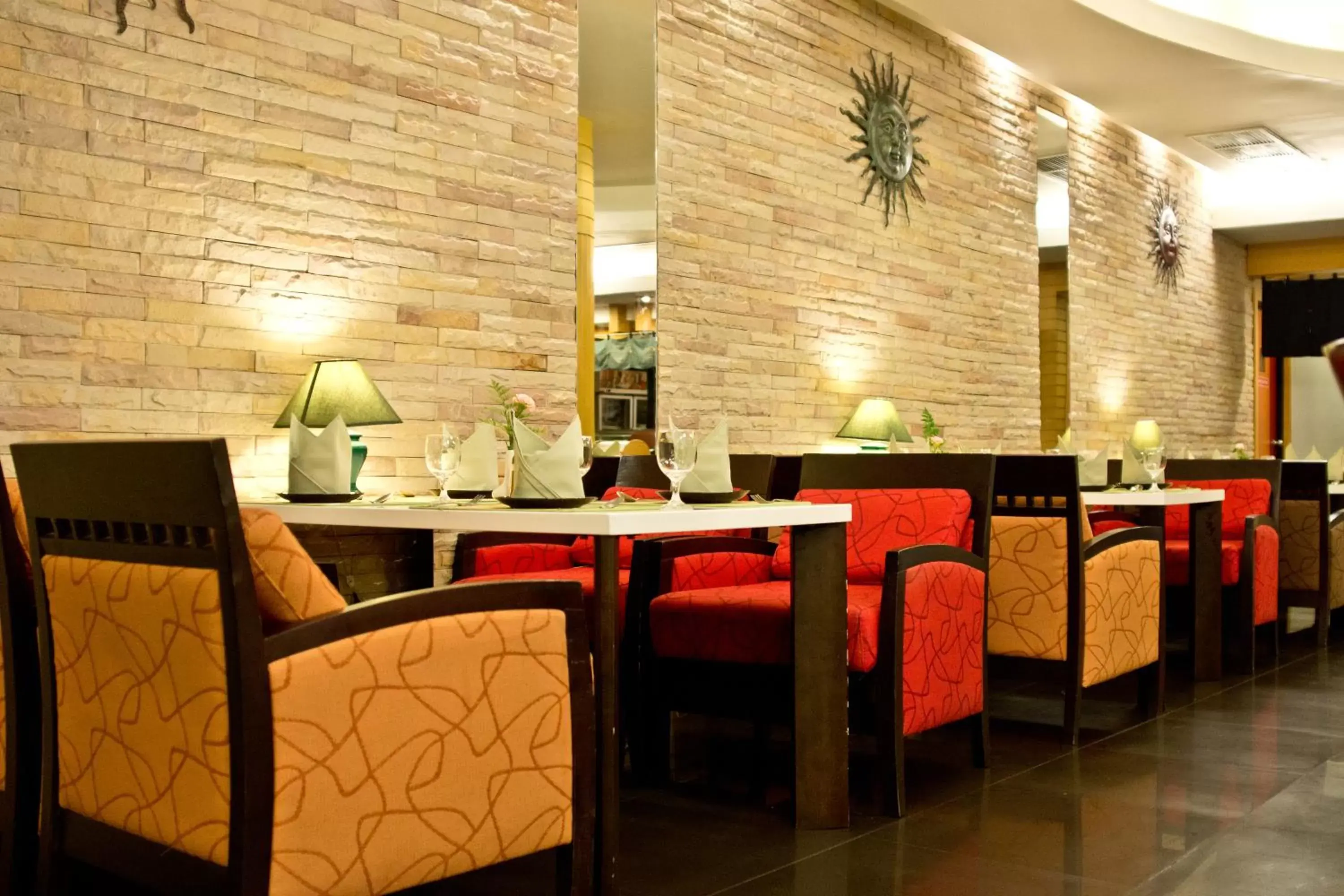 Restaurant/Places to Eat in Fortuna Hotel