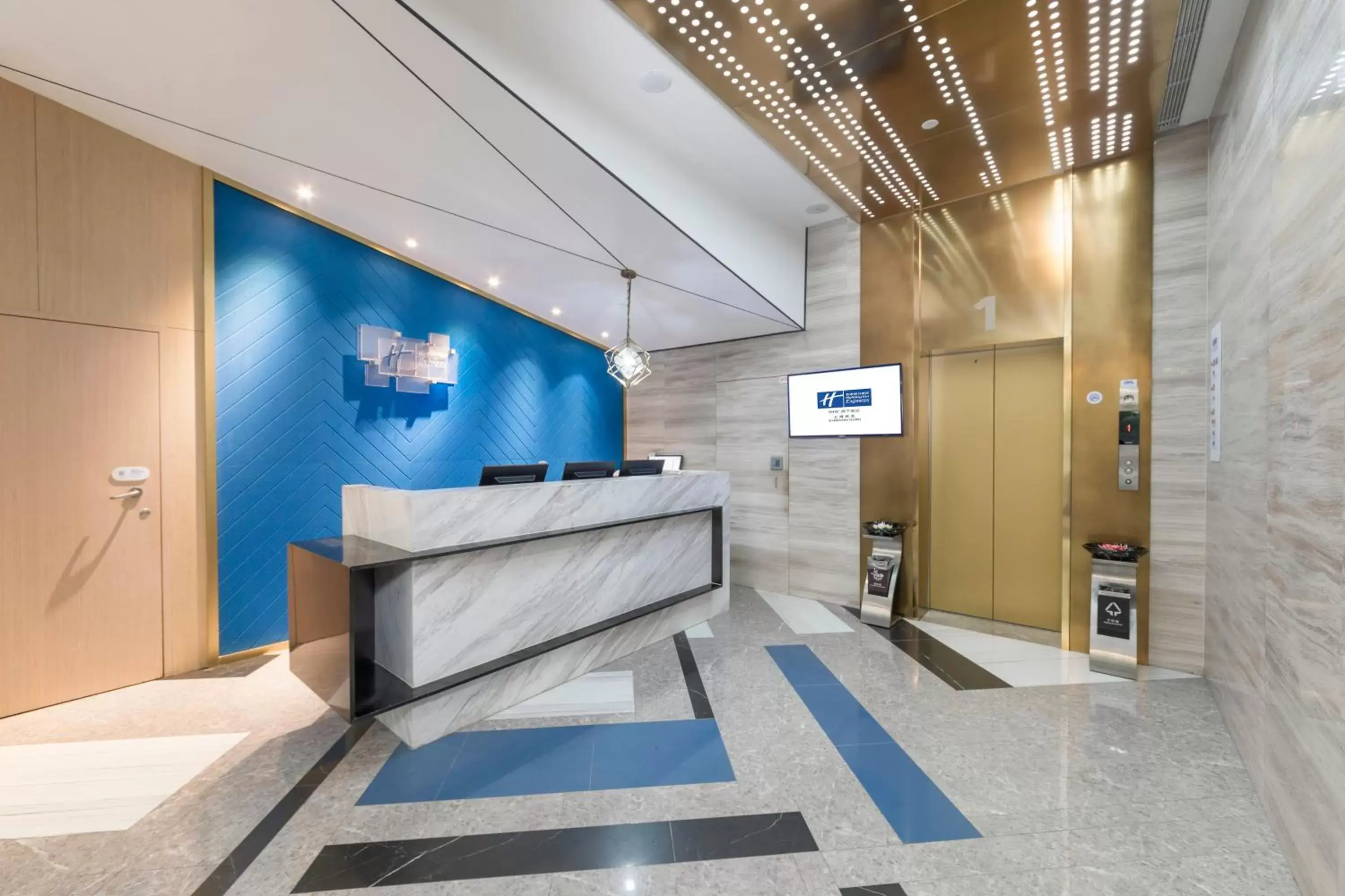 Property building in Holiday Inn Express Shanghai Gubei by IHG Property building in Holiday Inn Express Shanghai Gubei by IHG