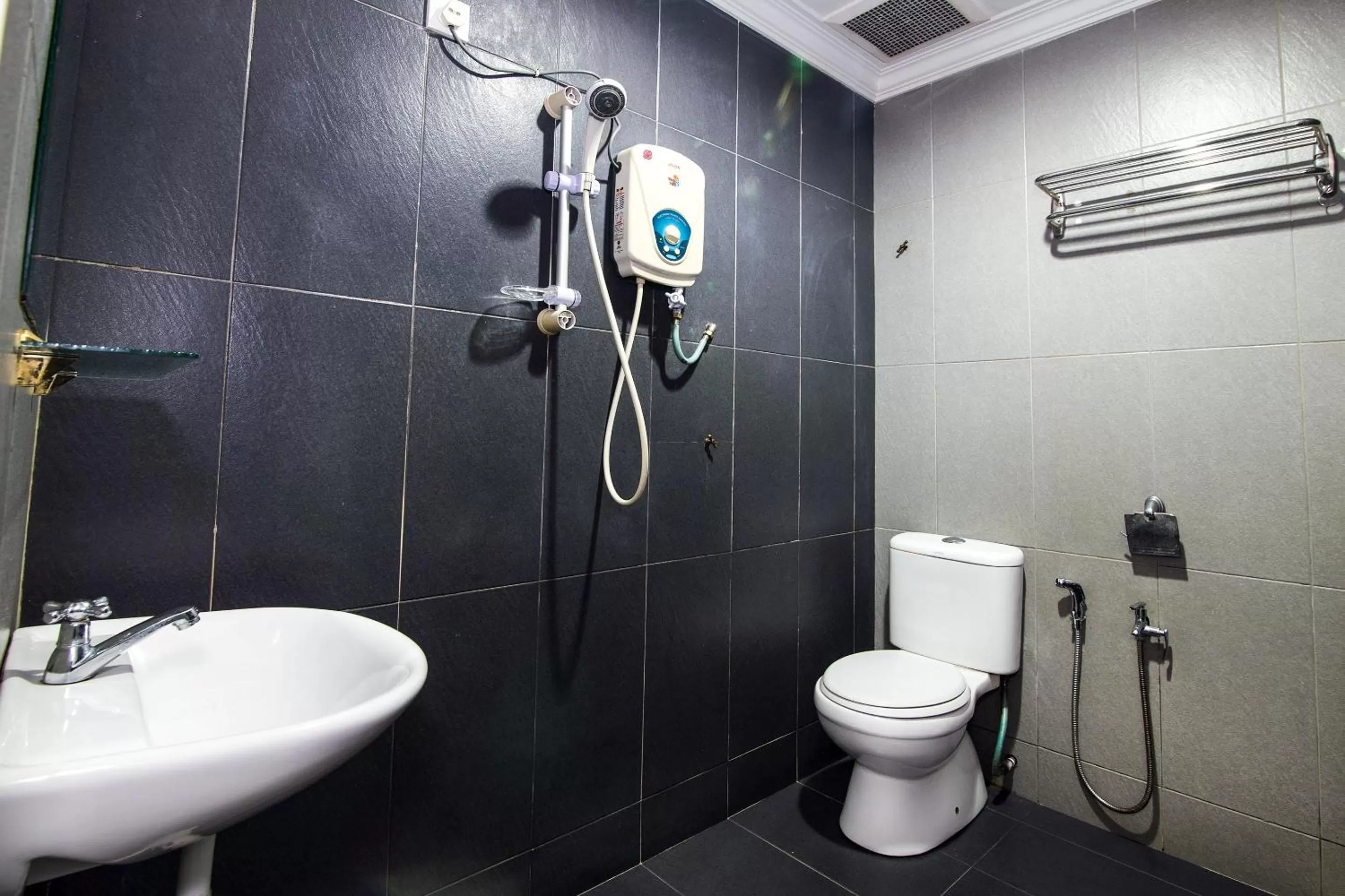 Bathroom in Crystal City Hotel