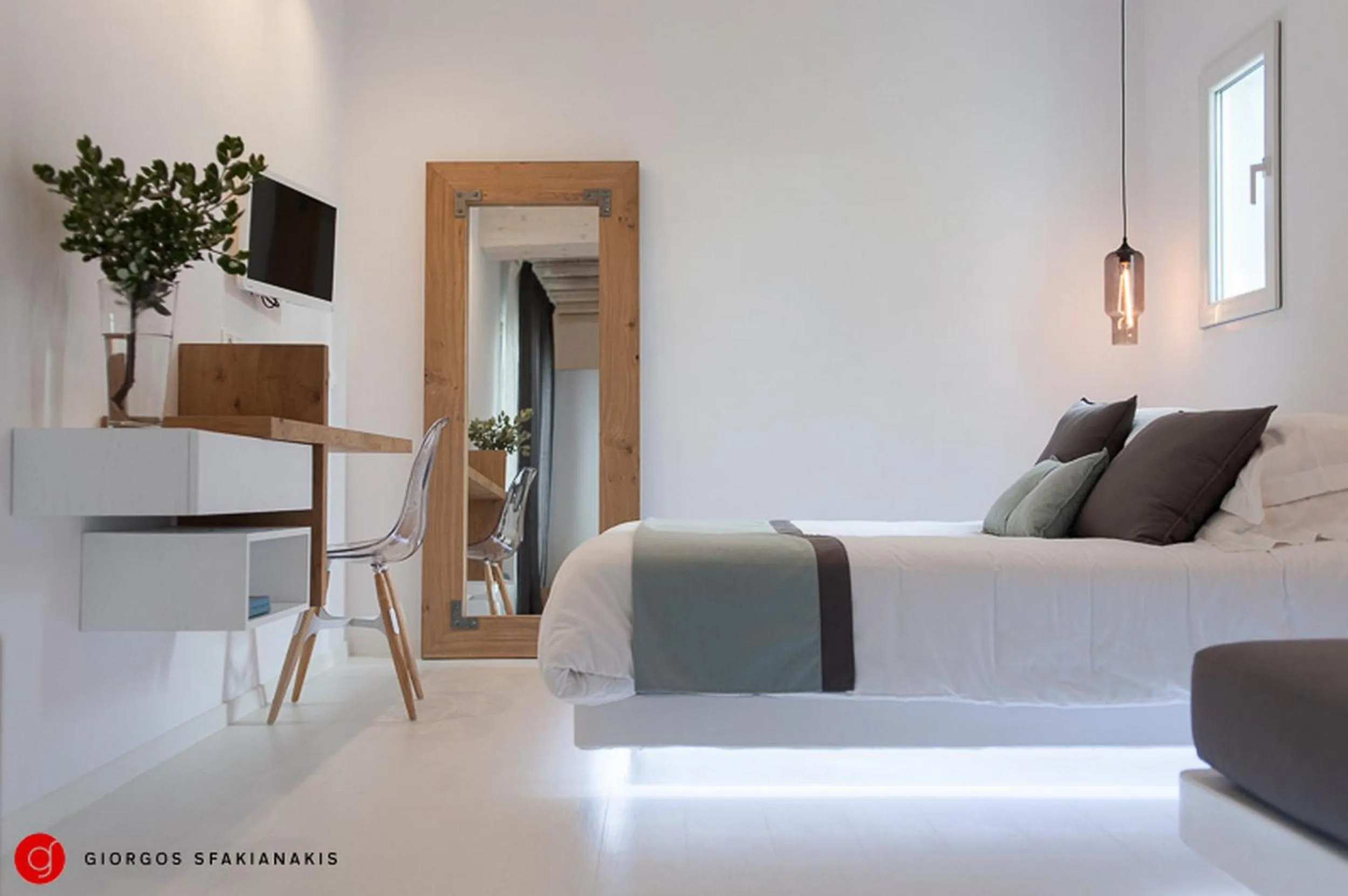 TV and multimedia, Bed in A Hotel Mykonos