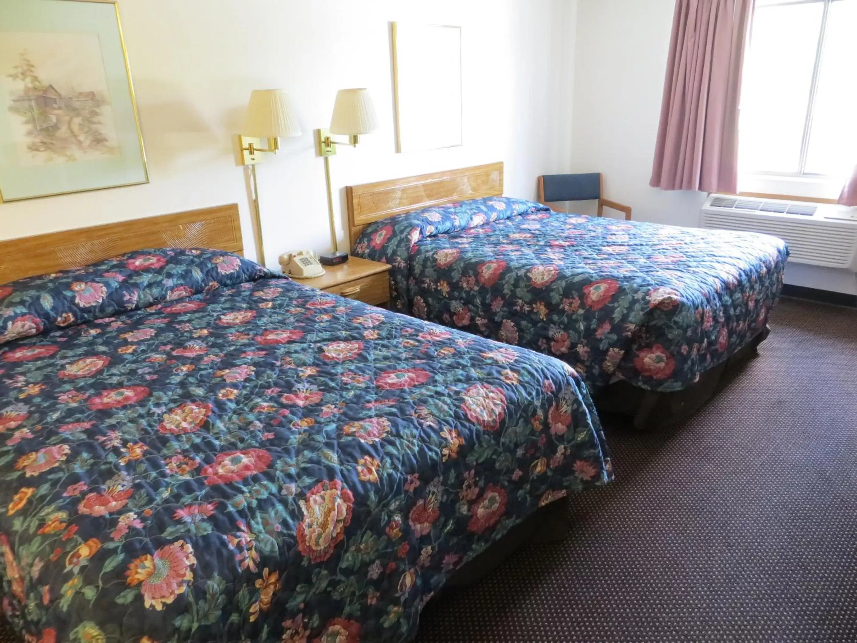 Queen Room with Two Queen Beds - Smoking in Super 8 by Wyndham Du Quoin