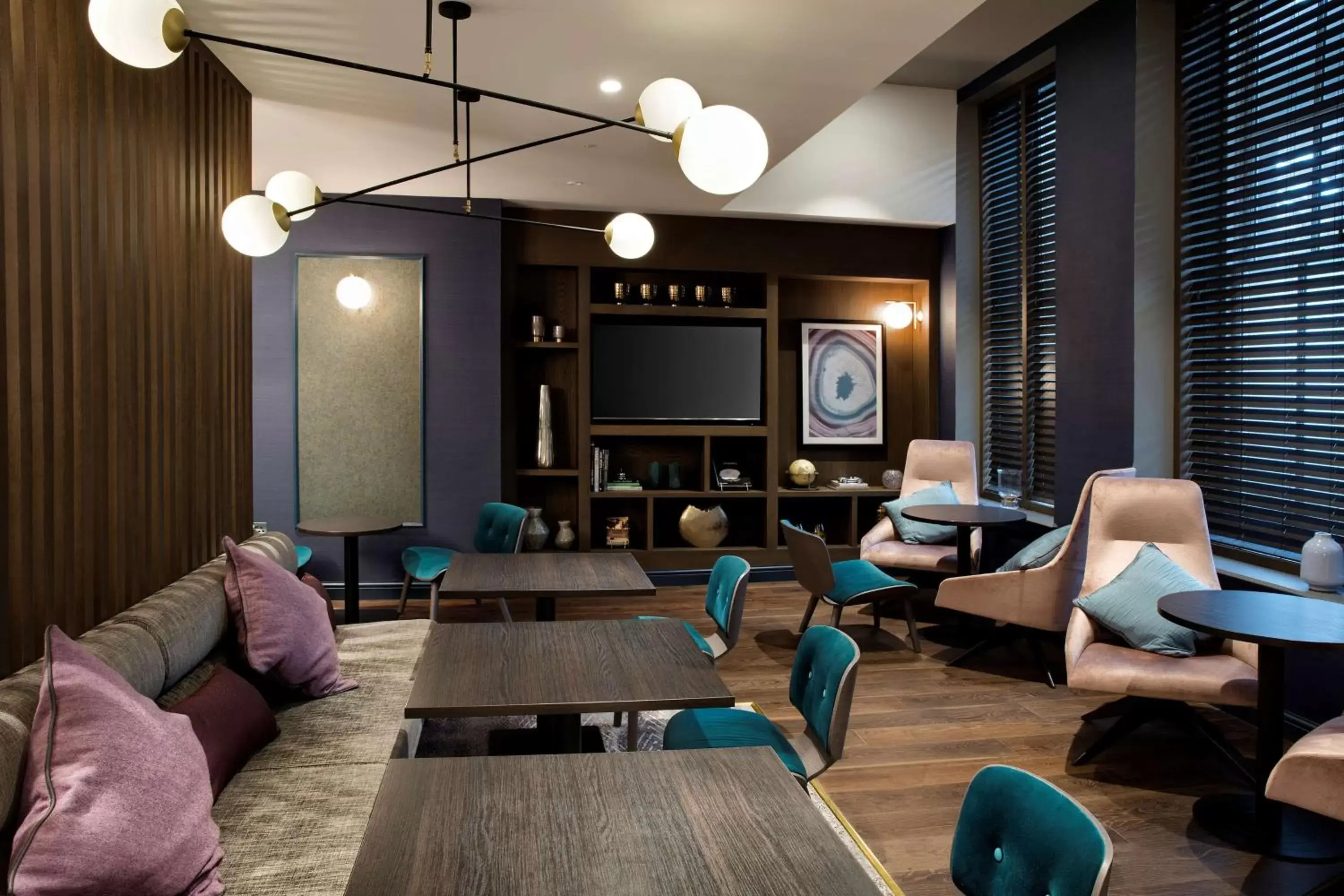 Lounge or bar, Lounge/Bar in Hilton Edinburgh Carlton