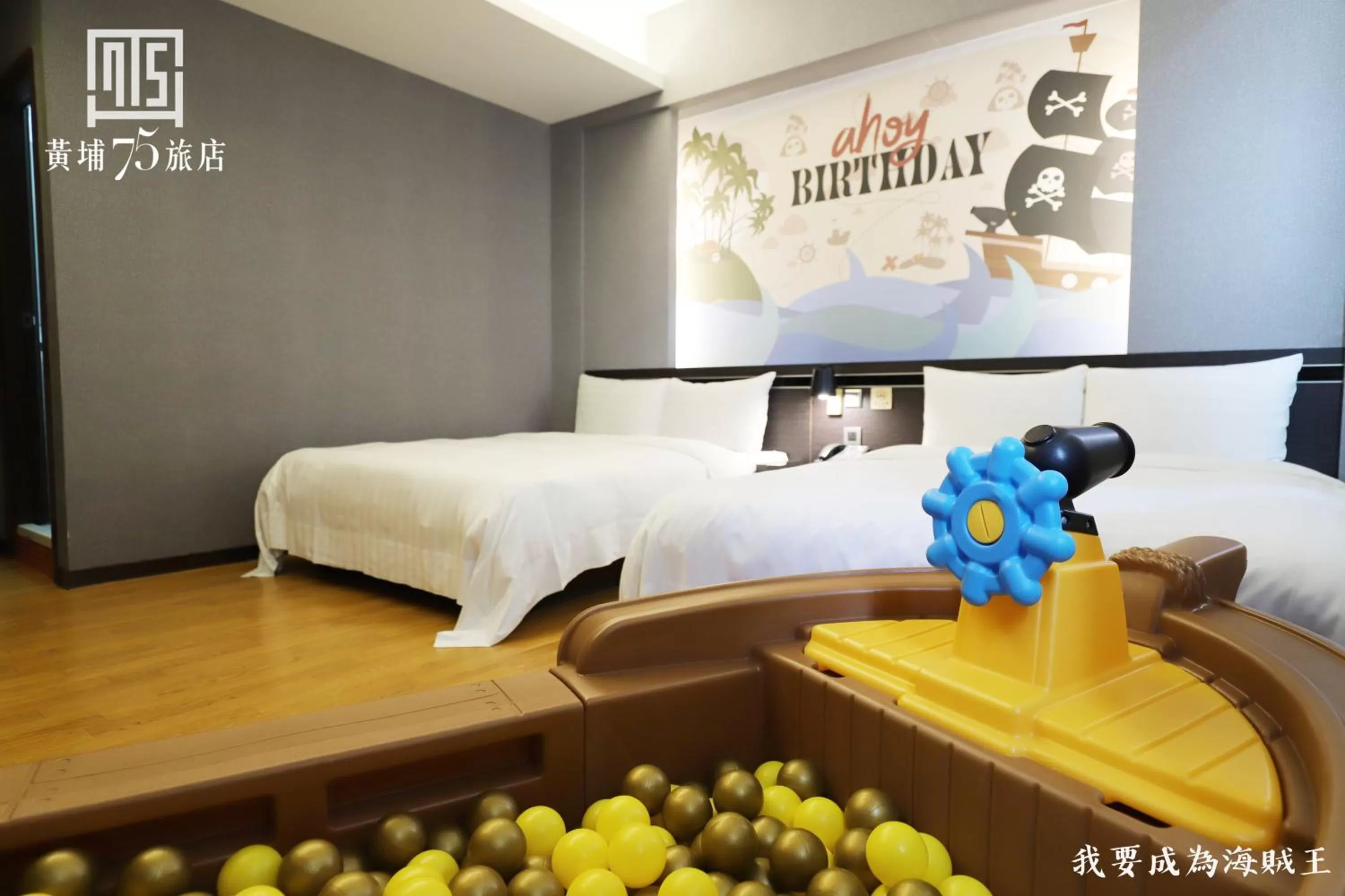 Photo of the whole room, Bed in Military 75 Hotel