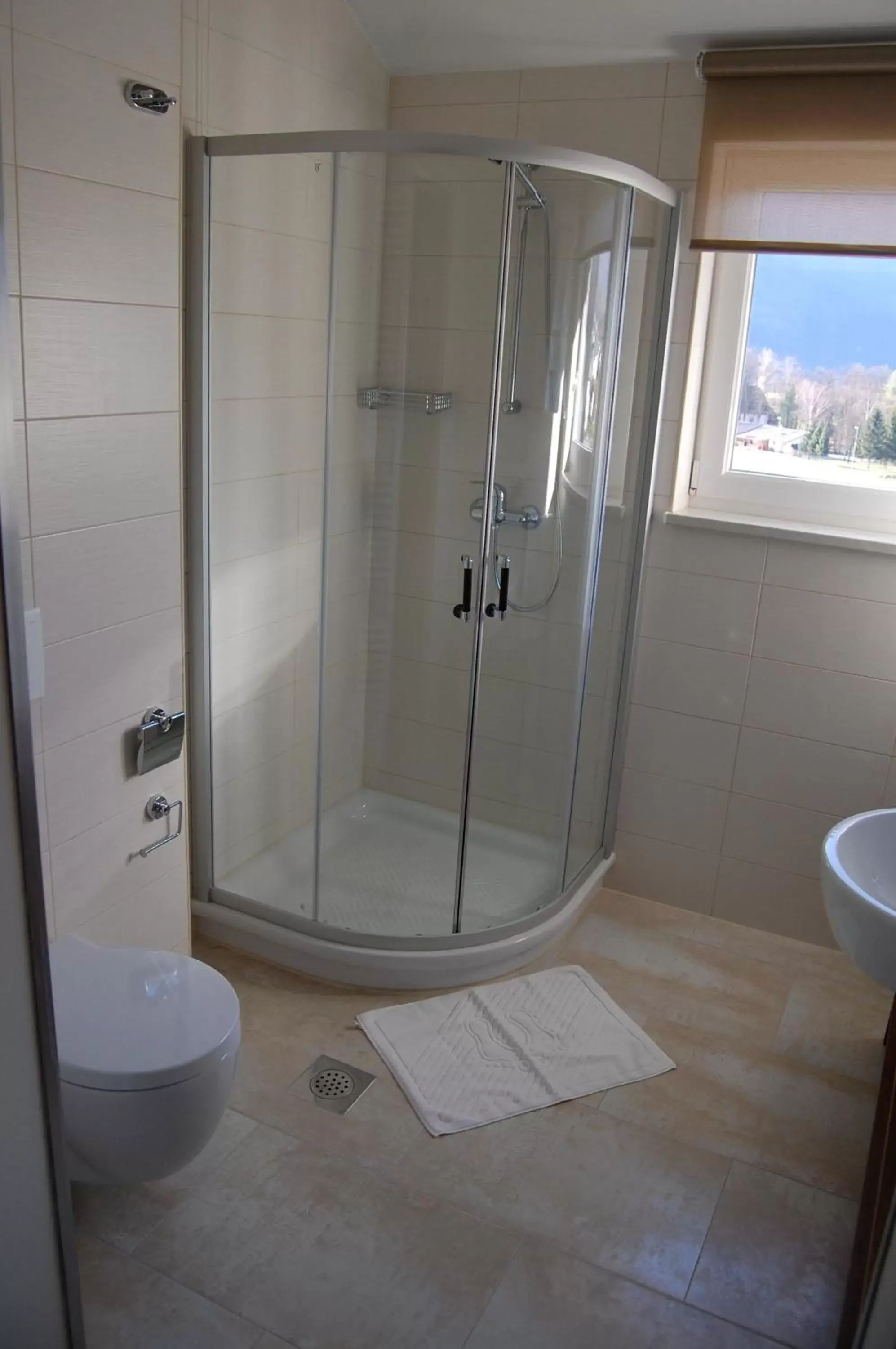 Shower, Bathroom in Hotel Mangart