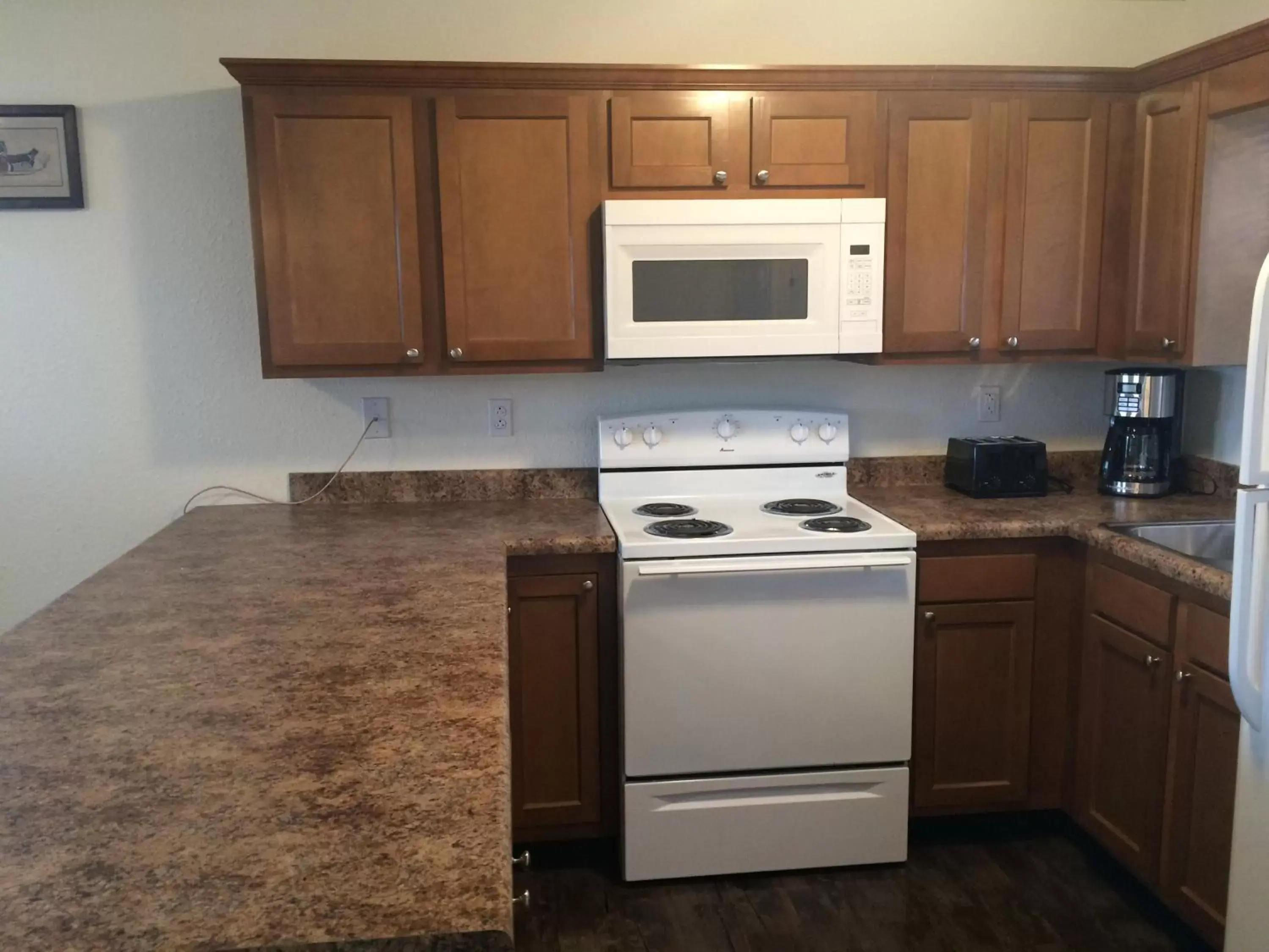 Kitchen/Kitchenette in Anchor Inn and Suites