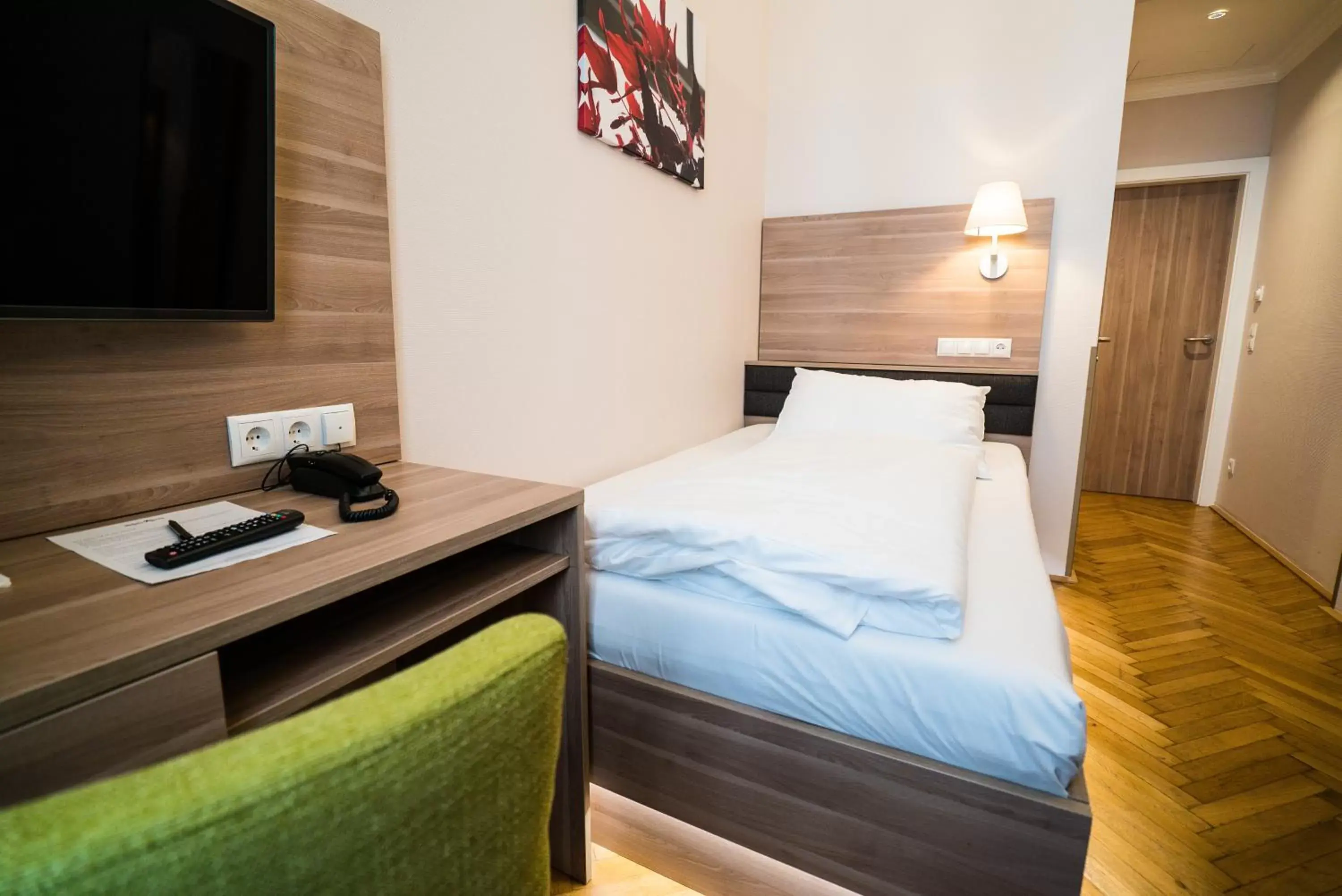 Bed in Hotel Marc Aurel - Newly refurbished