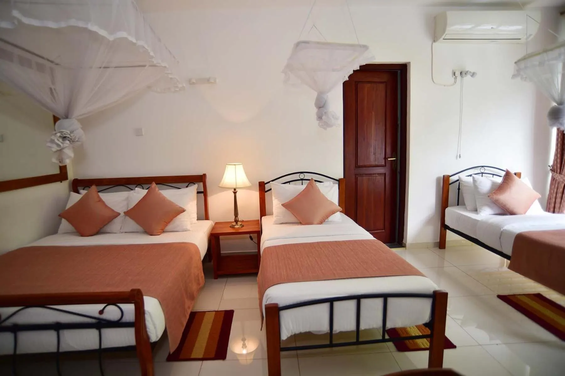 Bed in Colombo Villa