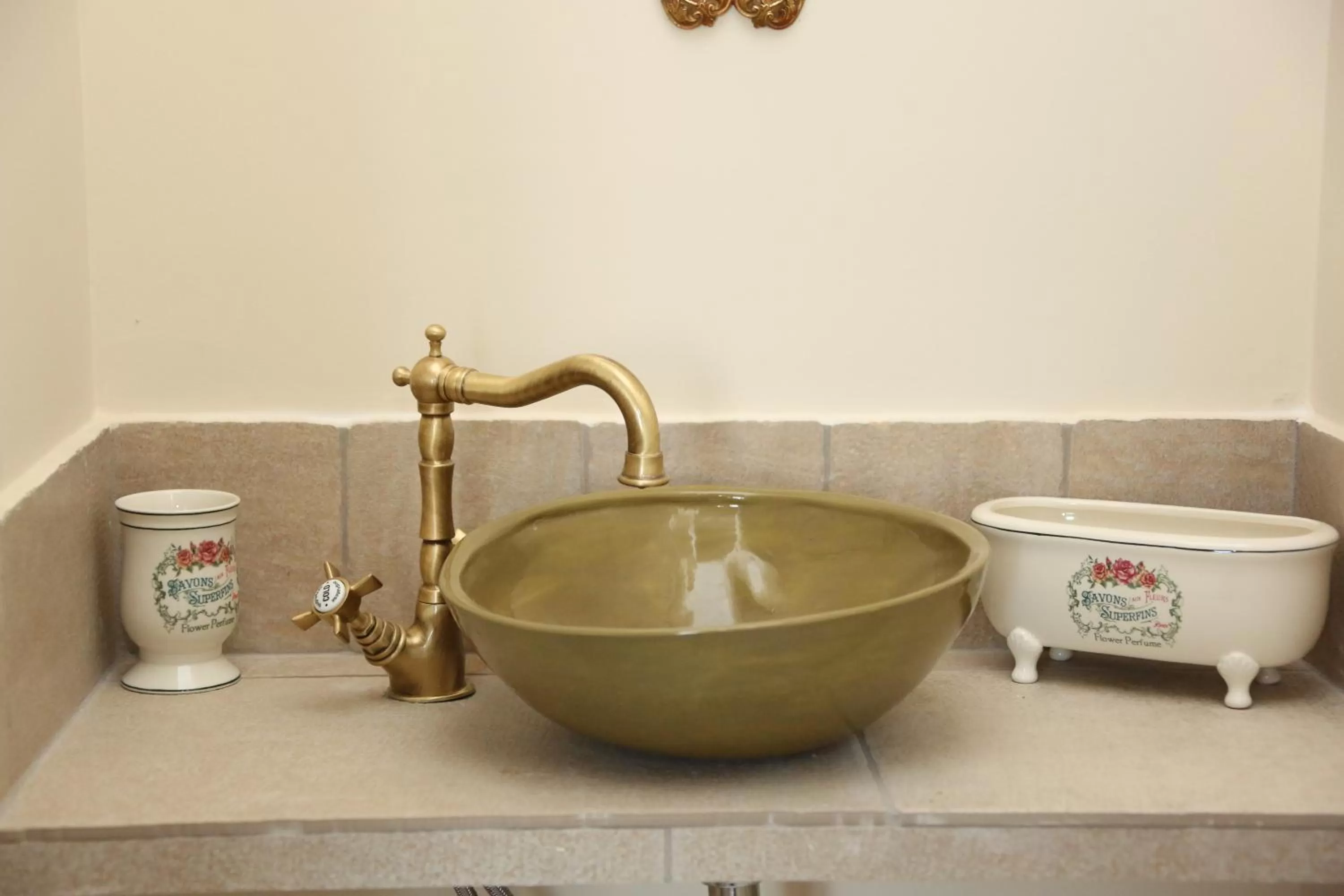 Shower in 1901 Hermoupolis