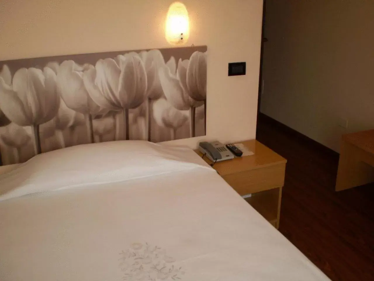 Bed in Albergo Grappolo D'oro