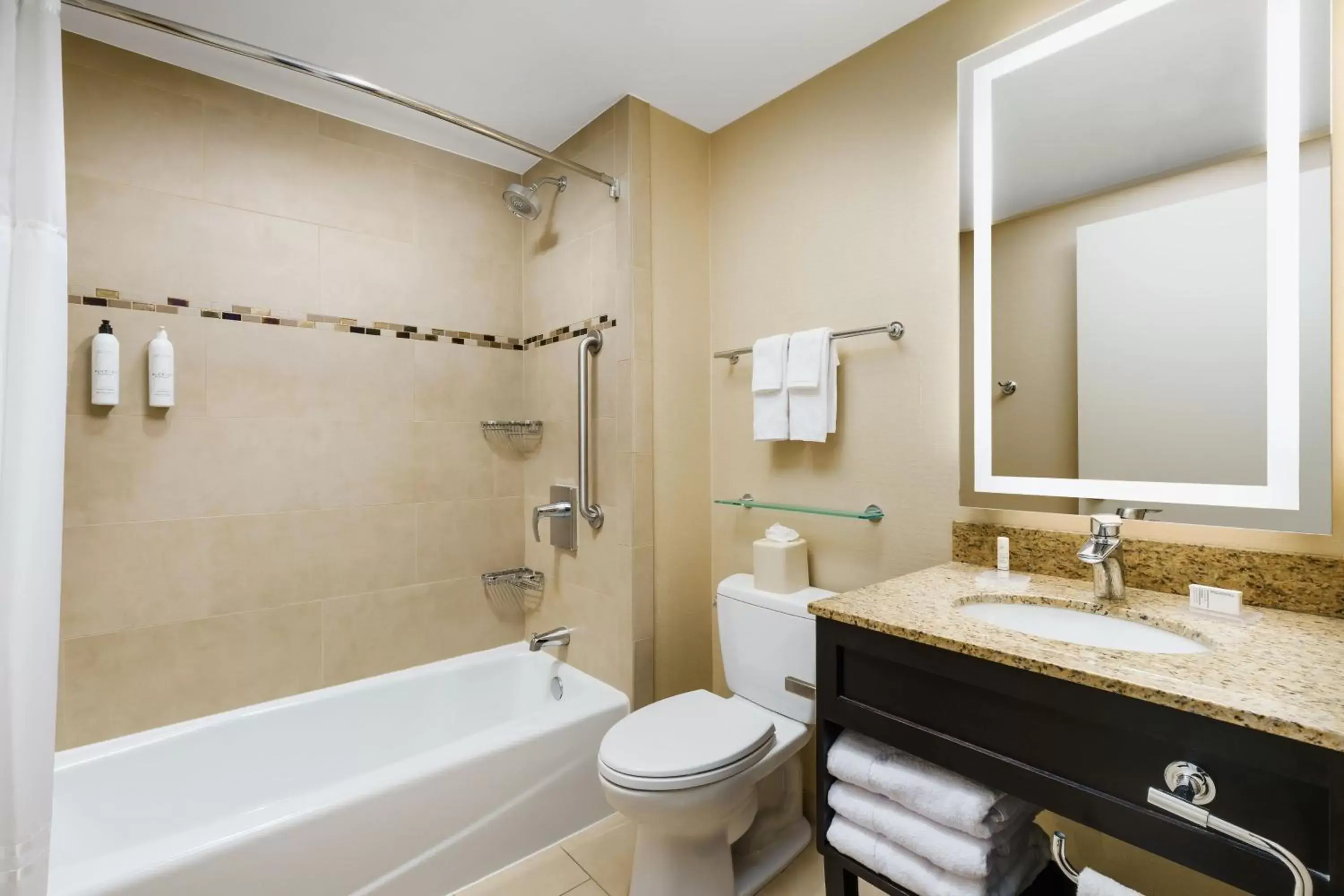 Photo of the whole room, Bathroom in Fairfield Inn & Suites by Marriott New York Midtown Manhattan/Penn Station