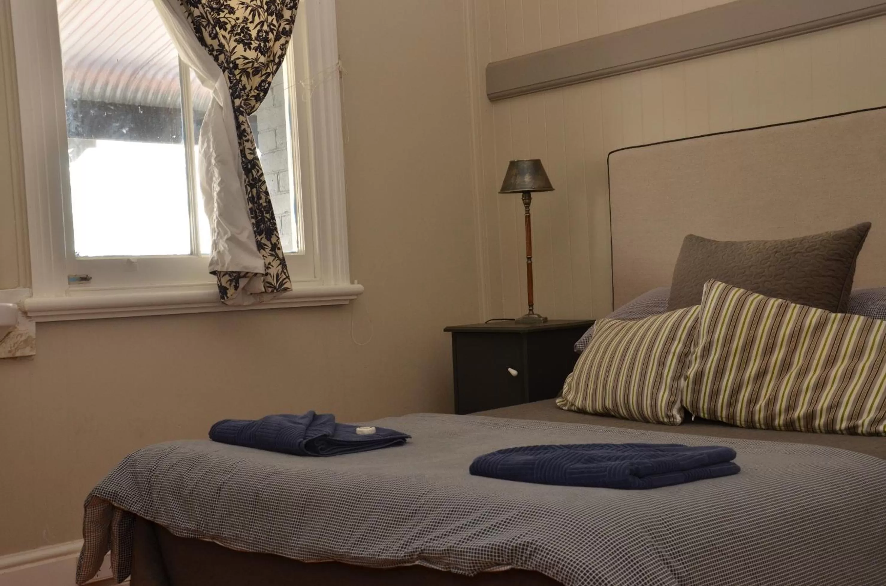 Bathroom, Bed in Royal Gatton Hotel