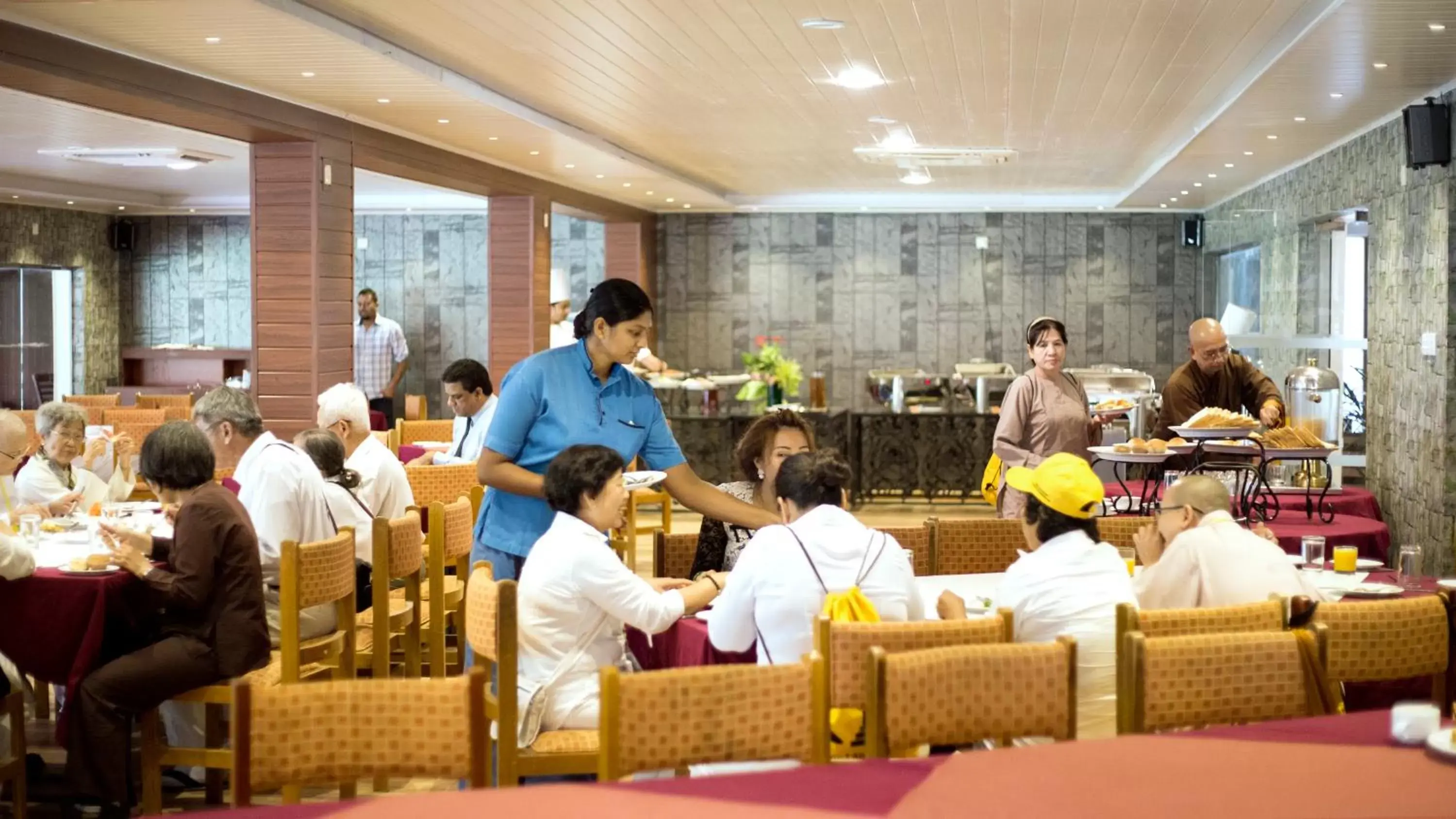 Restaurant/Places to Eat in Miridiya Lake Resort