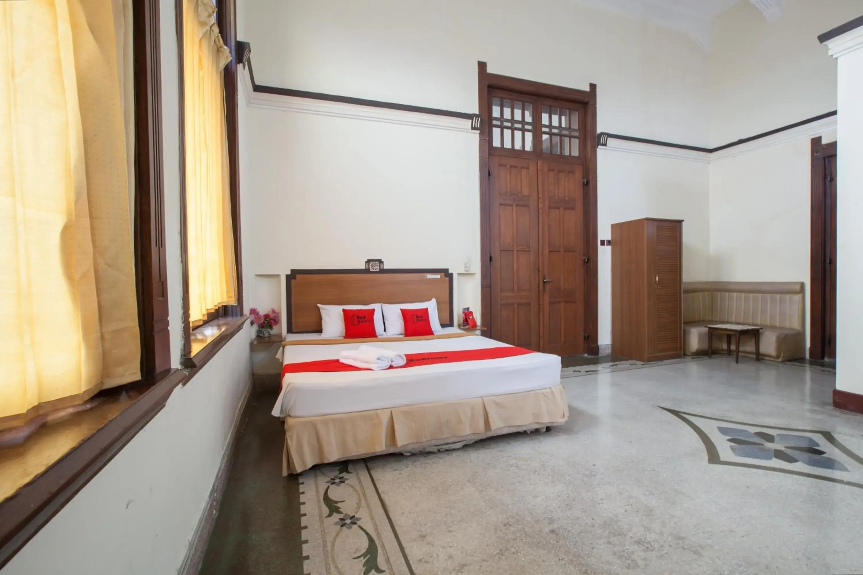 Deluxe Room in RedDoorz @ Lawang Deluxe Room in RedDoorz @ Lawang