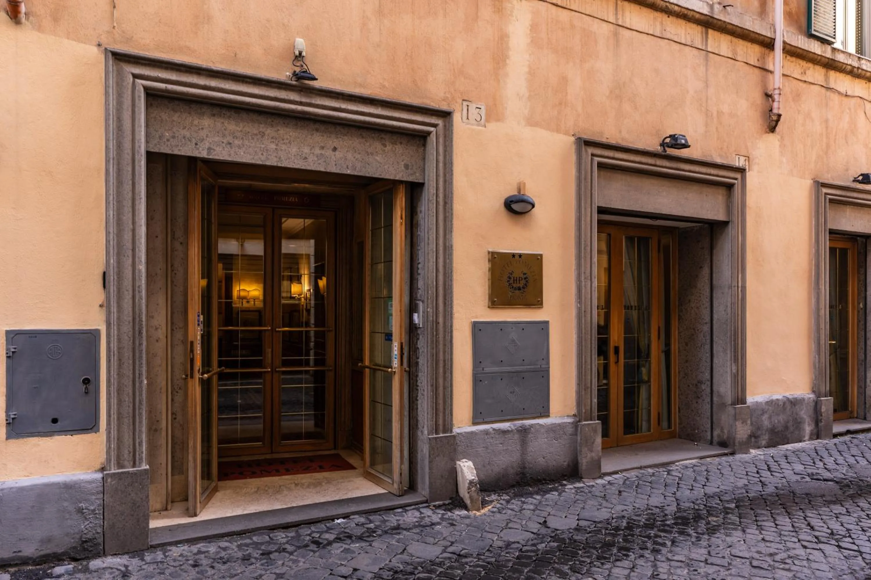 Facade/entrance in Hotel Pomezia