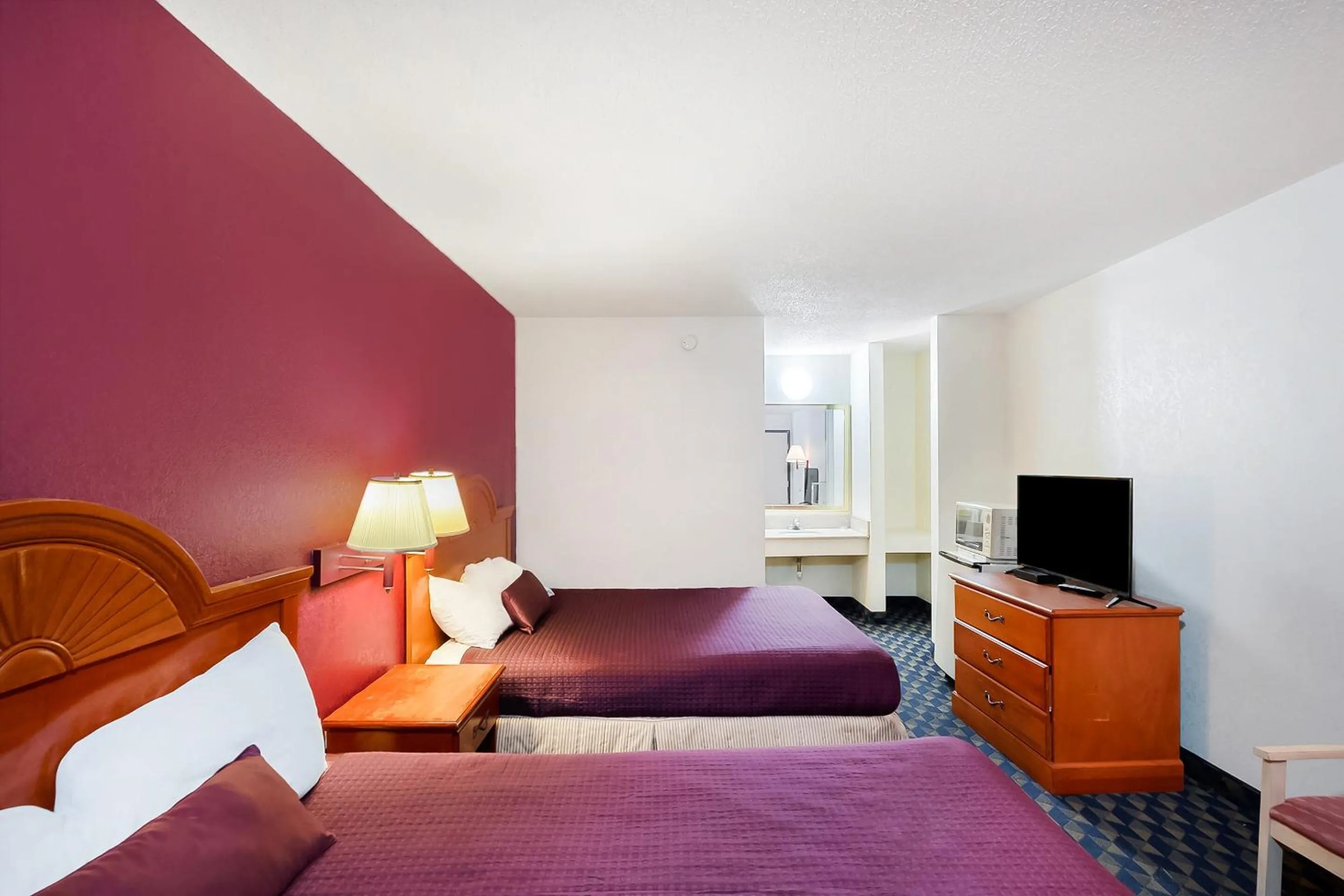 Bedroom, Bed in OYO Hotel Manning SC