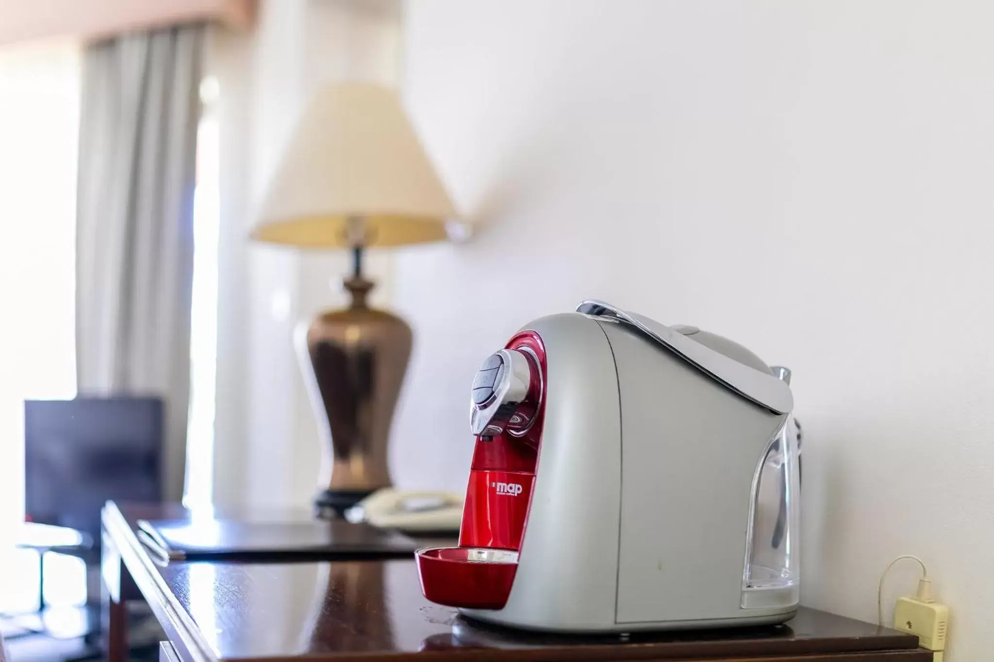 Coffee/tea facilities in Charbonnier Motor Inn