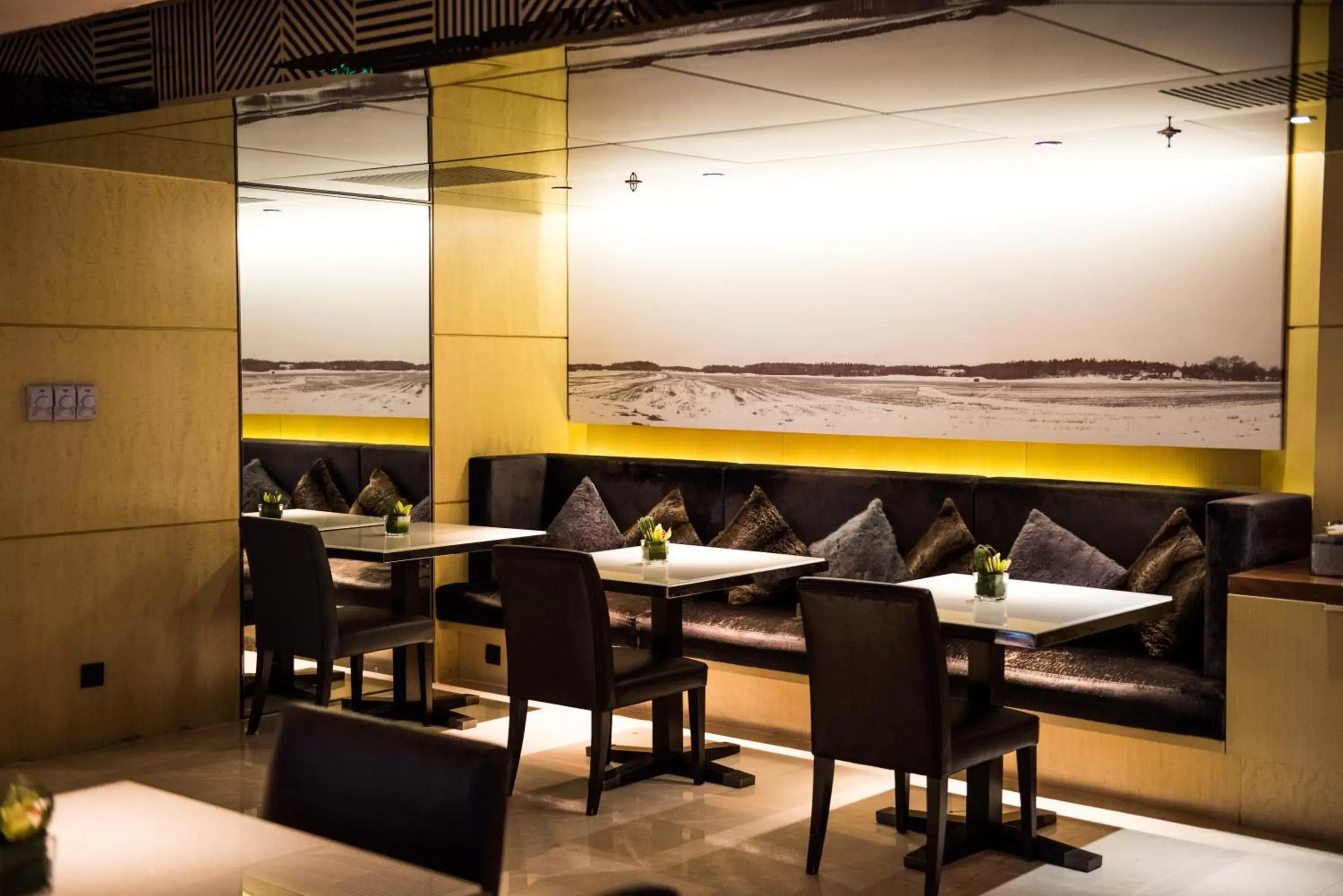Restaurant/Places to Eat in Courtyard By Marriott Shanghai Pudong