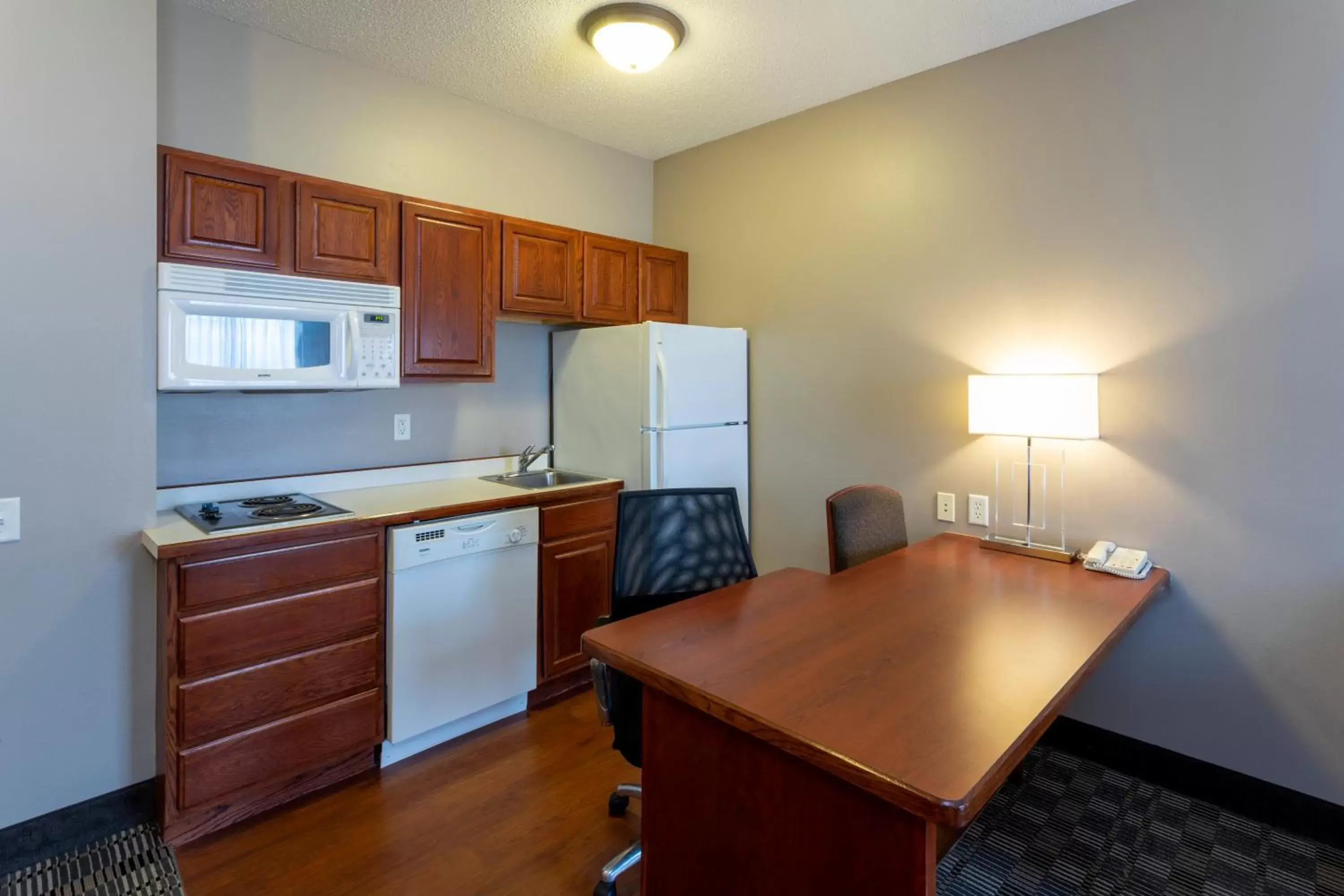 Kitchen or kitchenette, Kitchen/Kitchenette in GrandStay Hotel & Suites Ames