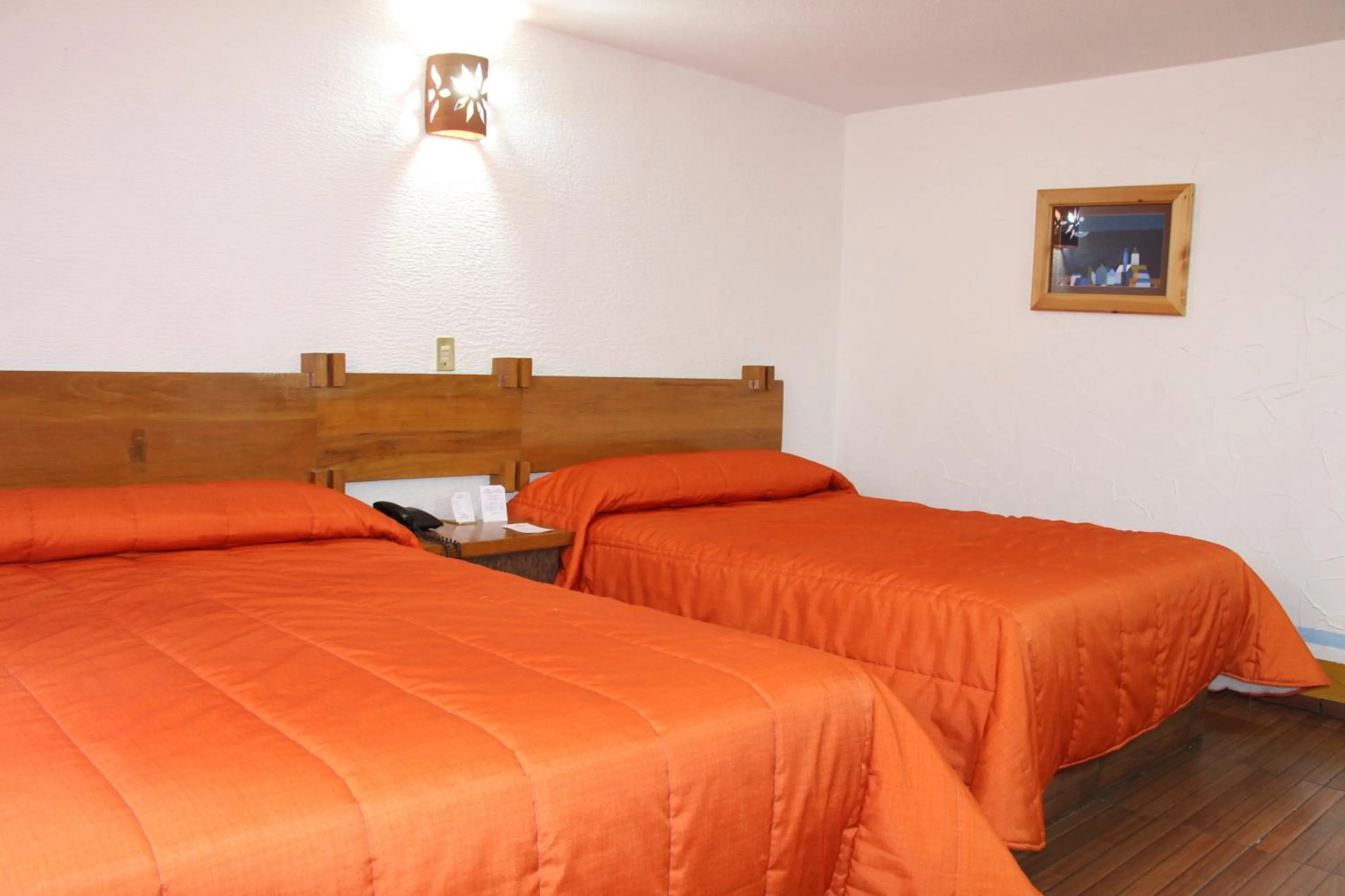 Photo of the whole room, Bed in Howard Johnson by Wyndham Morelia Calle Real