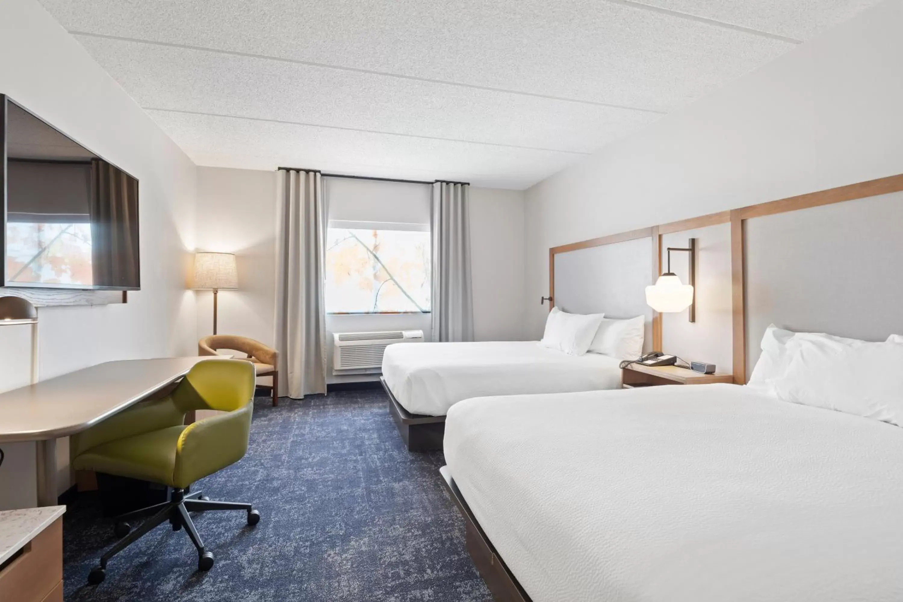 Bed in Fairfield Inn & Suites by Marriott Hickory