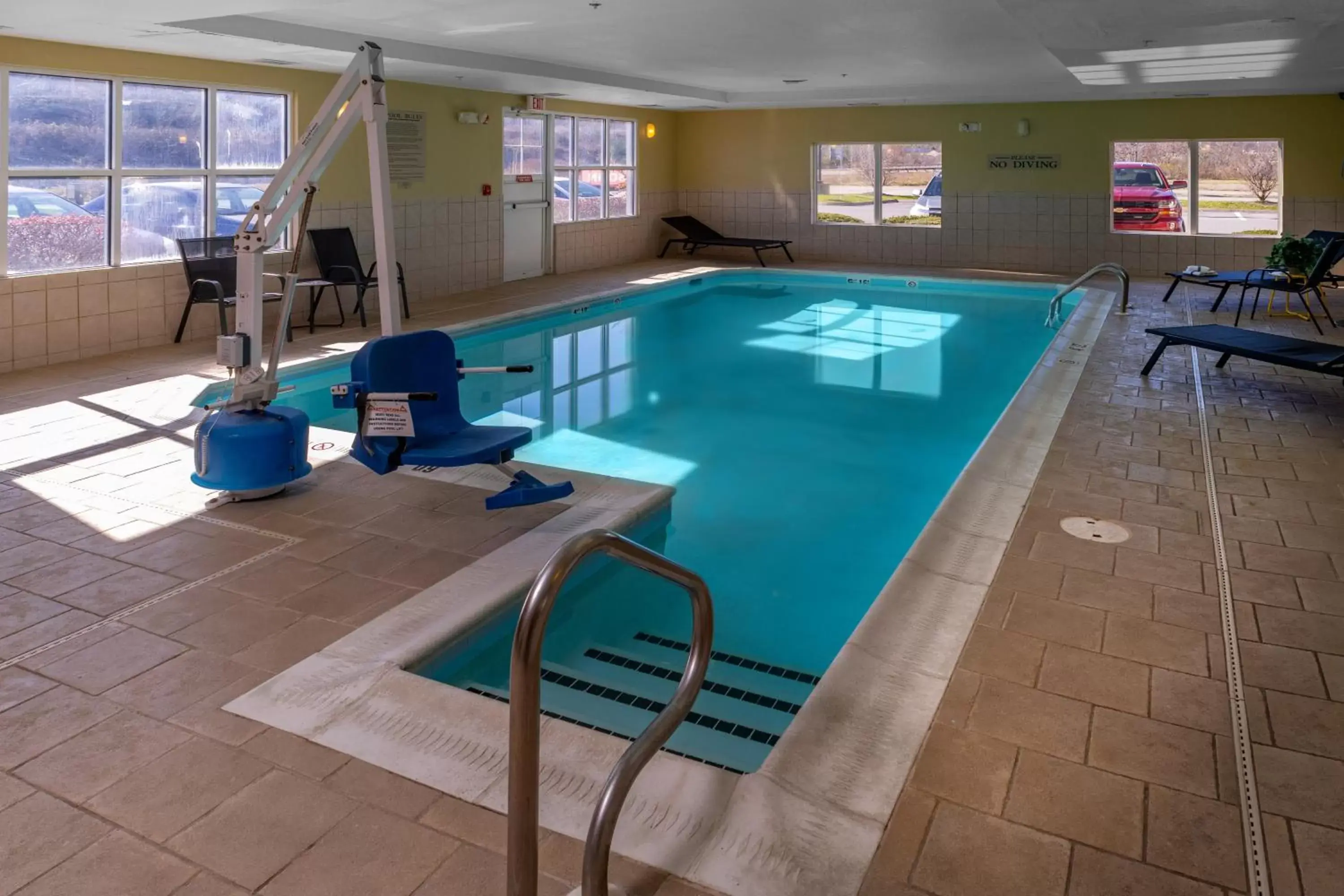 Swimming Pool in Country Inn & Suites by Radisson, Princeton, WV