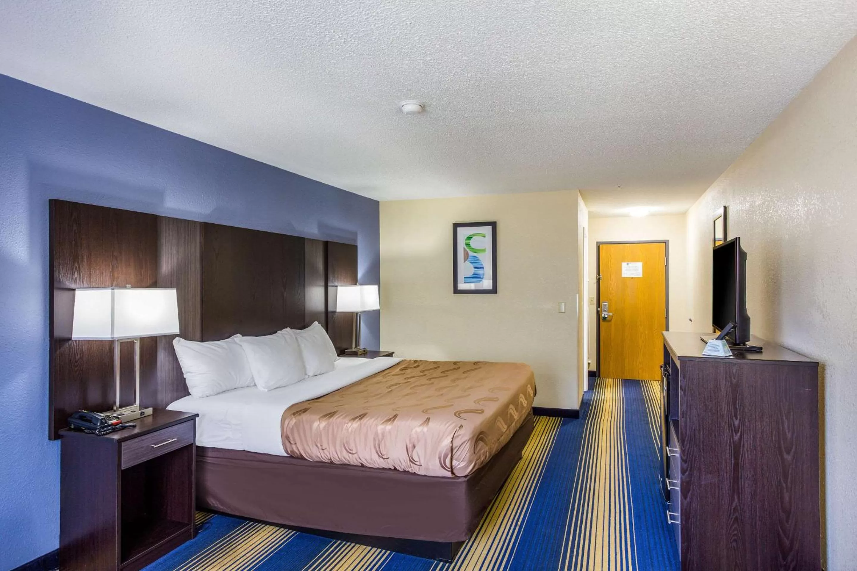 Photo of the whole room, Bed in Quality Inn Charleston South