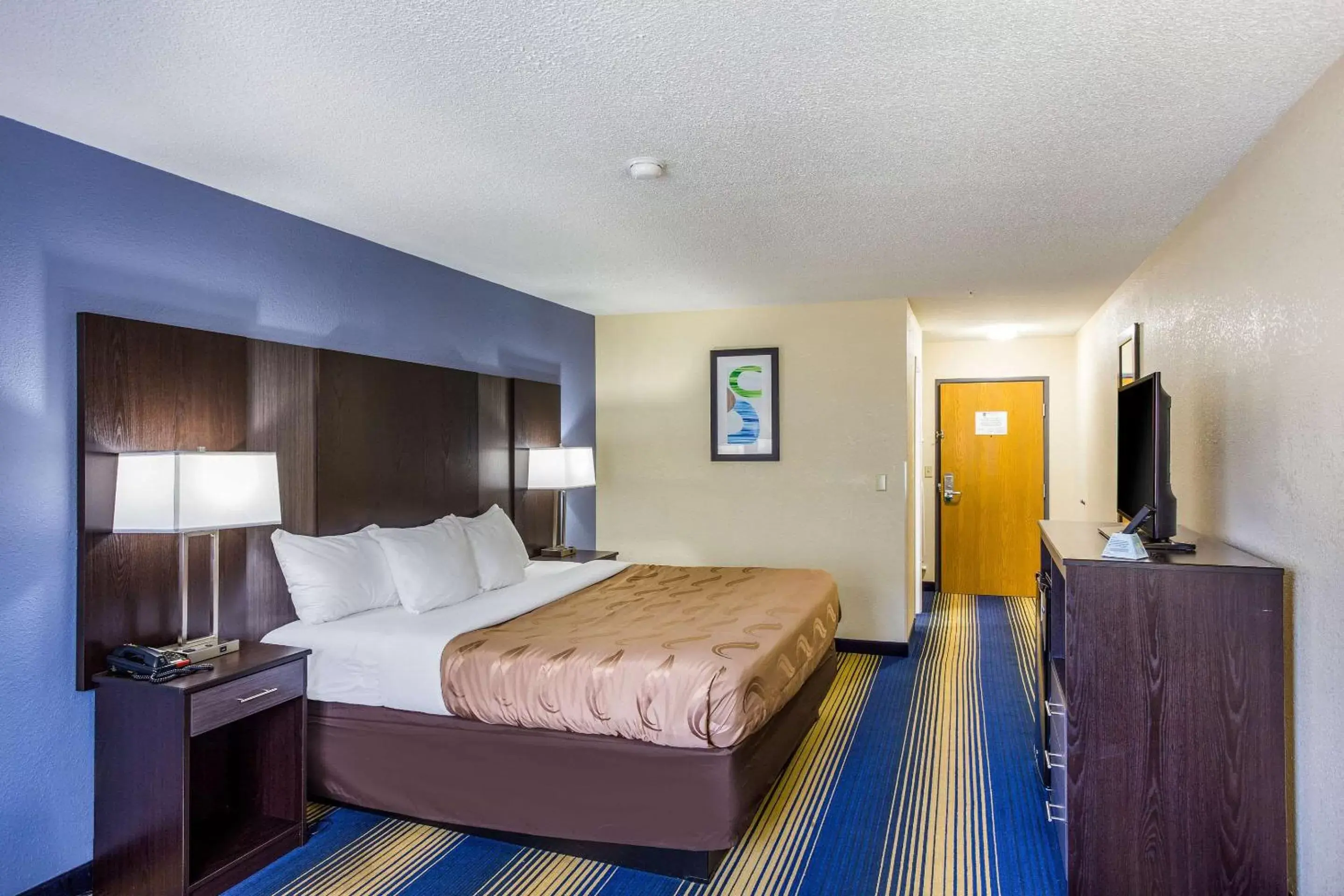 Photo of the whole room, Bed in Quality Inn