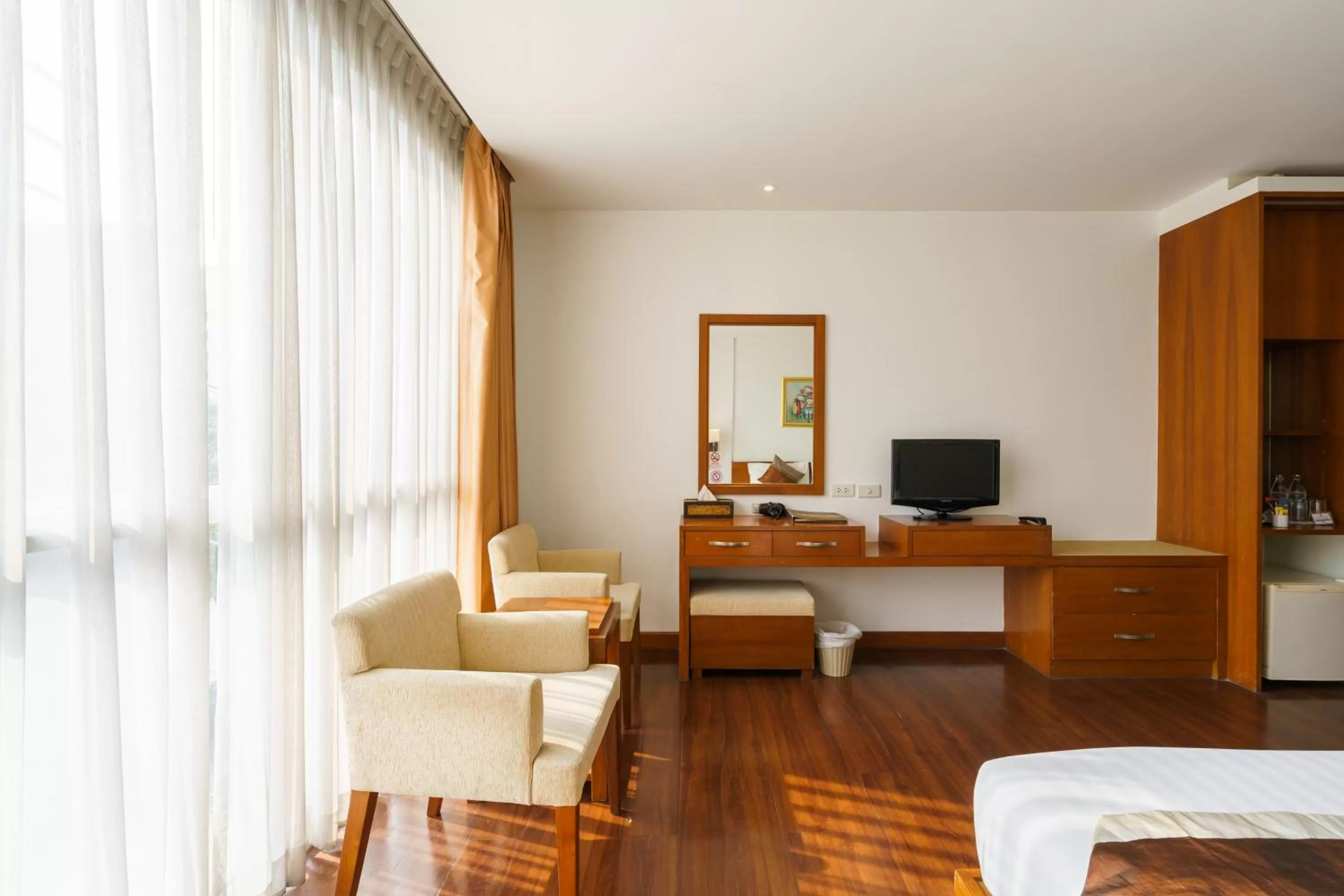 Photo of the whole room, Bed in Lantana Resort Hotel Bangkok