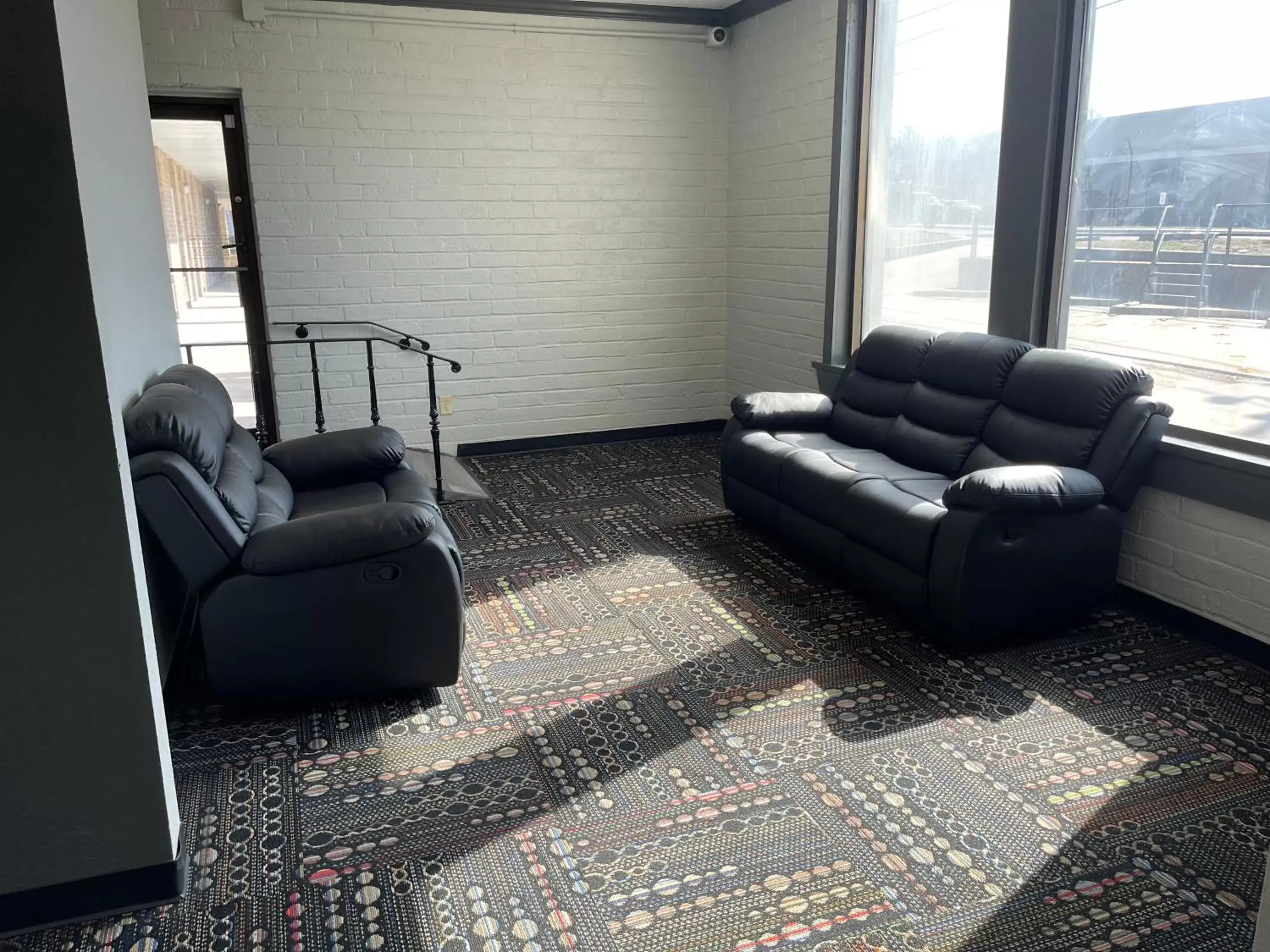 Seating Area in Raintree Inn