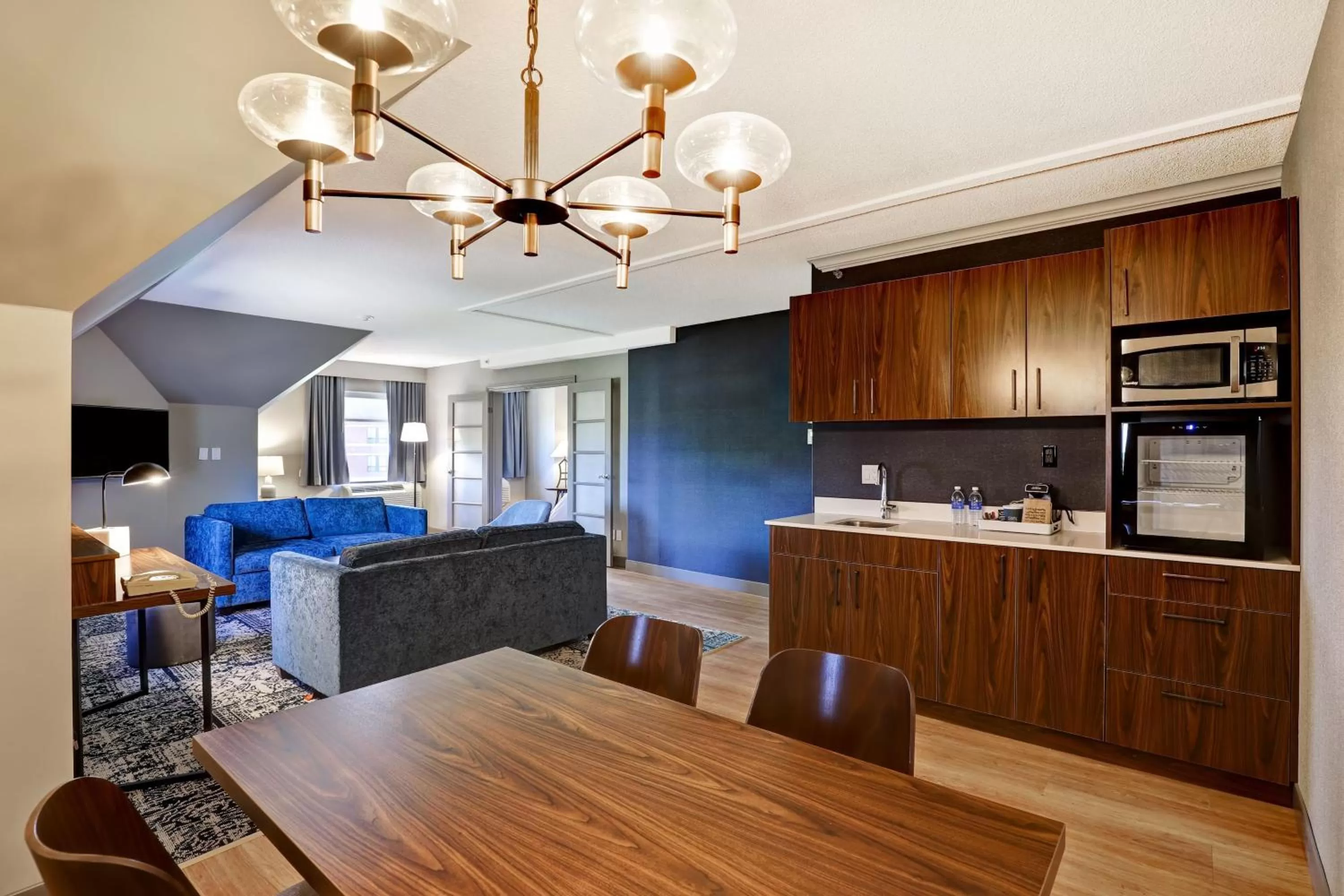 Photo of the whole room in Four Points by Sheraton St. Catharines Niagara Suites