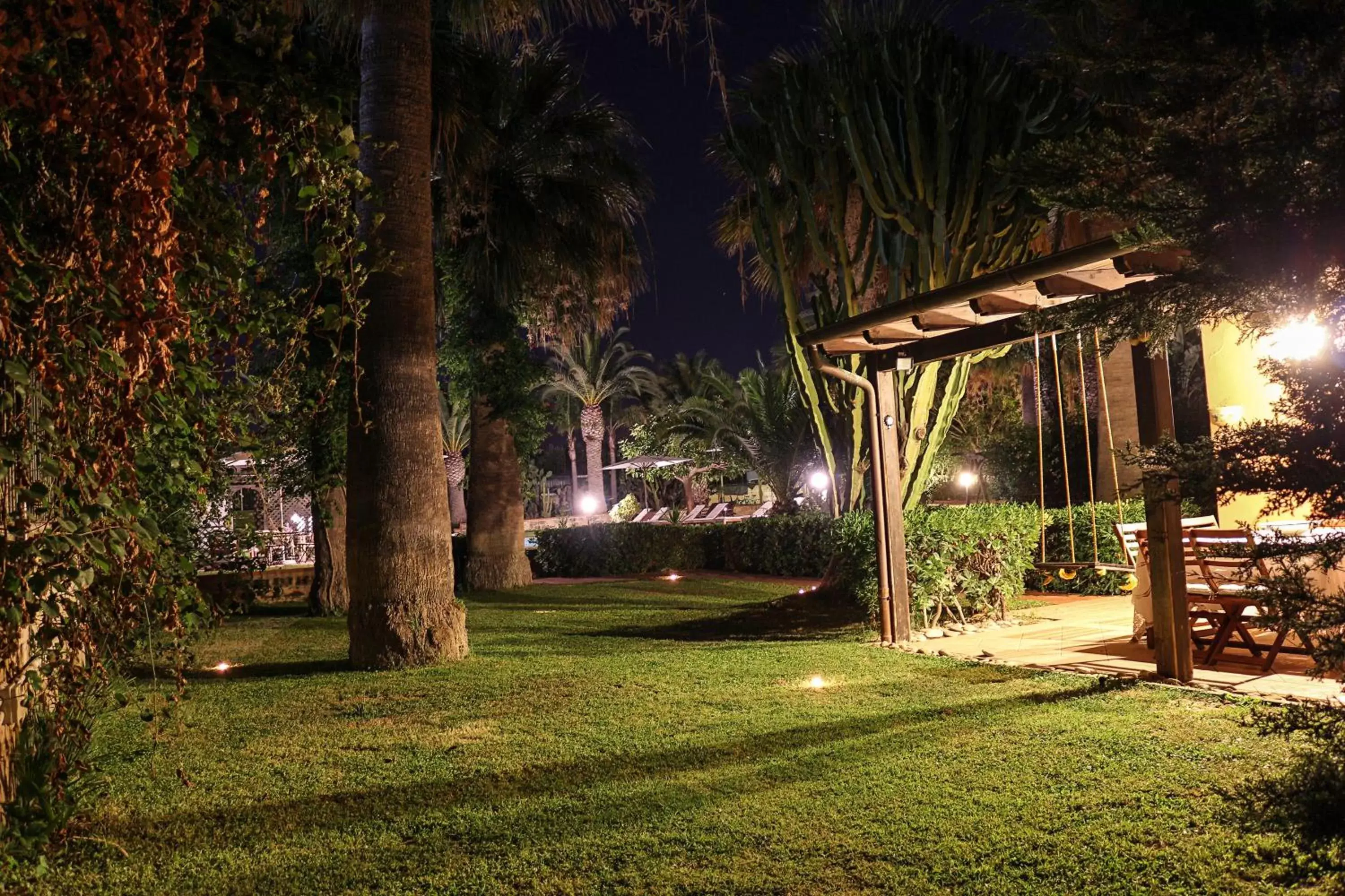 Night, Garden in Villa Carlotta Resort