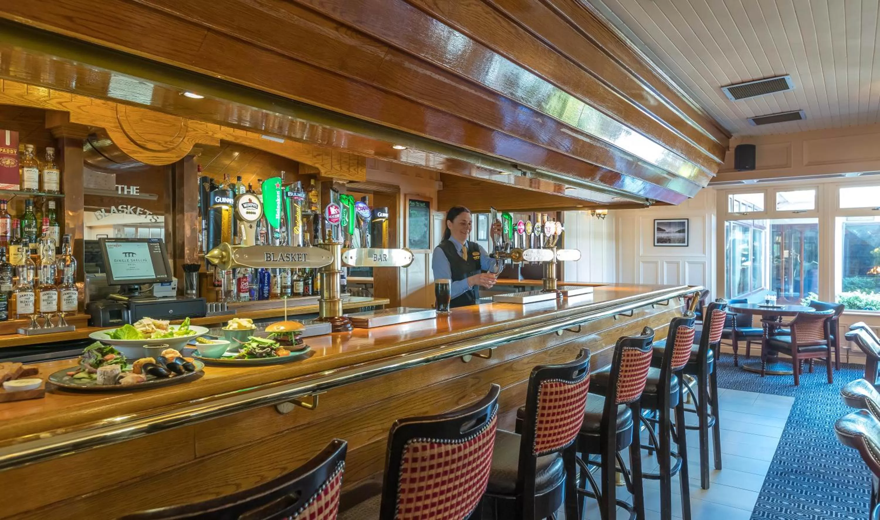 Lounge or bar in Dingle Skellig Hotel