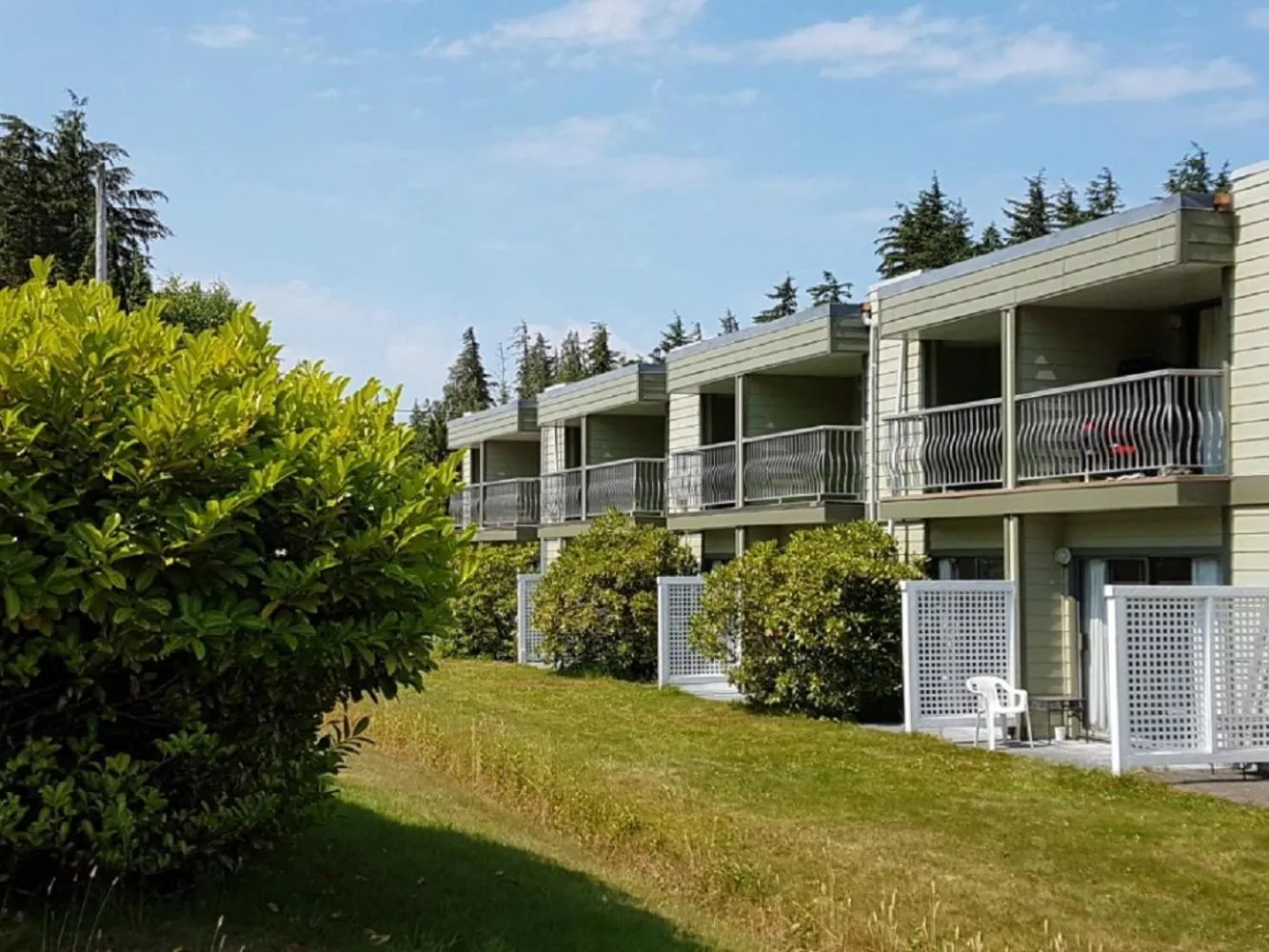 Garden, Property Building in Airport Inn