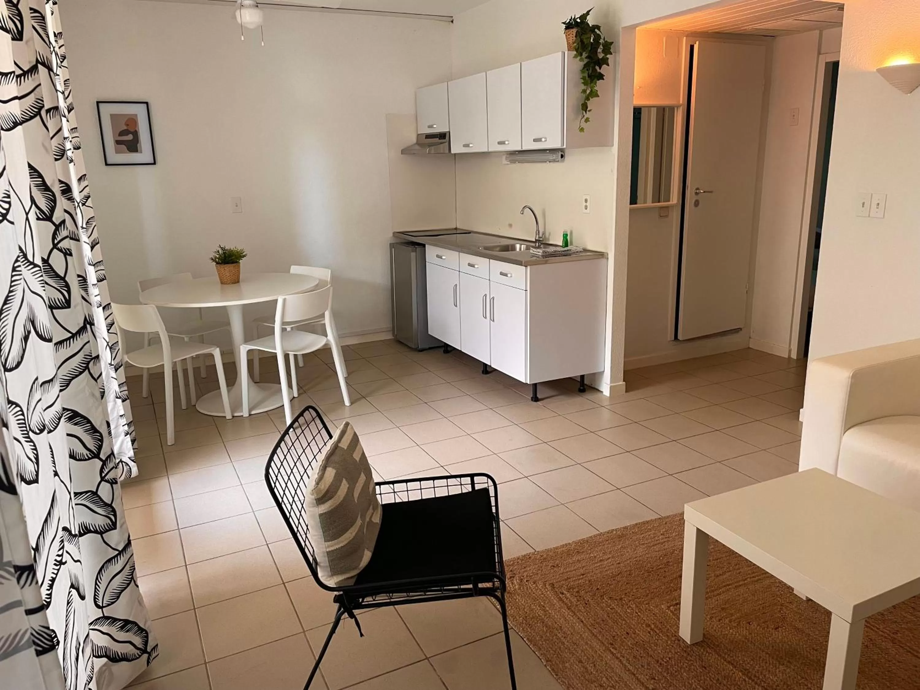 Kitchen or kitchenette in Montana Eco Resort Aruba