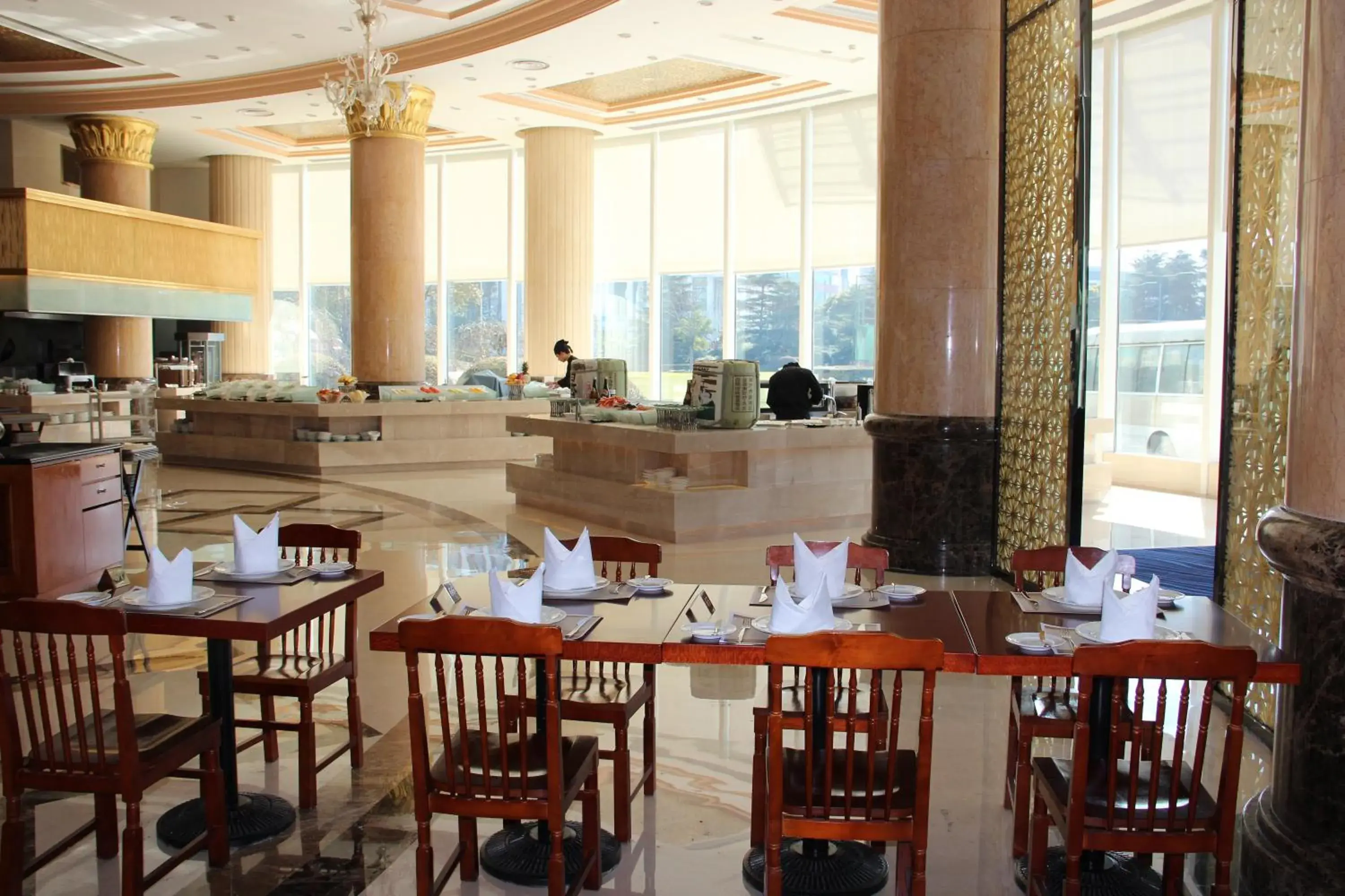 Restaurant/Places to Eat in Oriental Riverside Bund View Hotel (Shanghai International Convention Center)