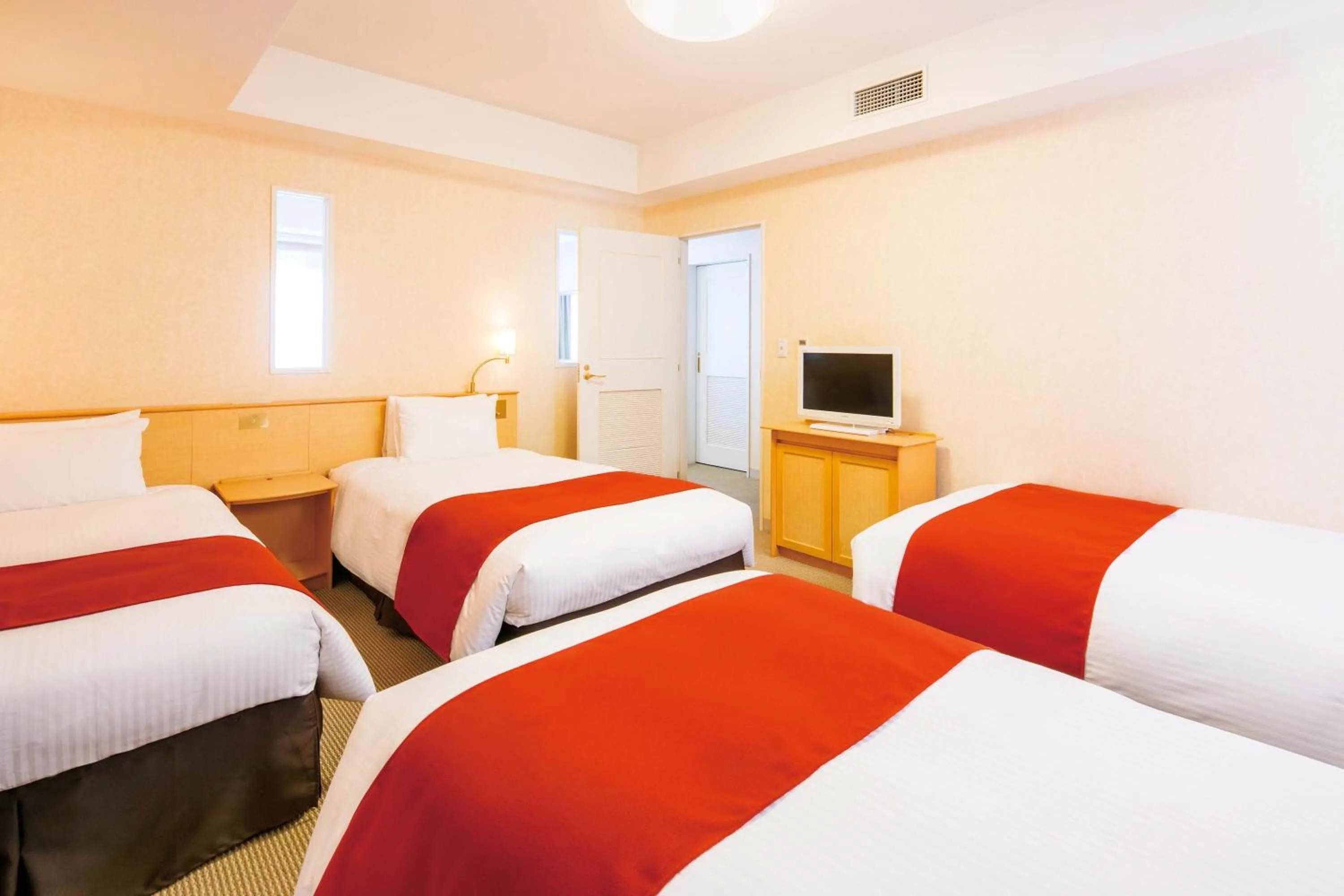 Photo of the whole room, Bed in Hotel Emion Tokyo Bay