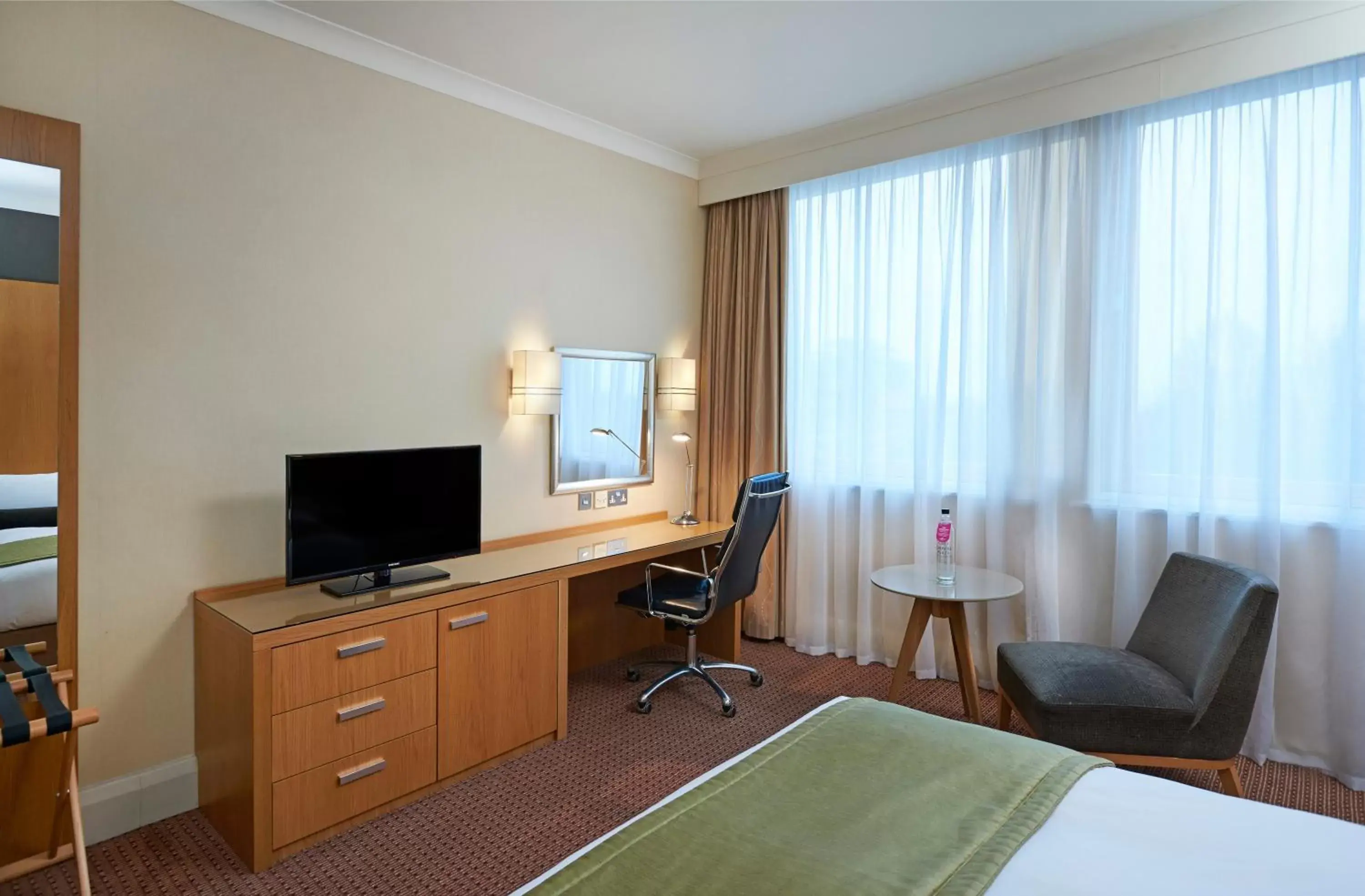 Photo of the whole room, TV/Entertainment Center in Crowne Plaza London Ealing, an IHG Hotel