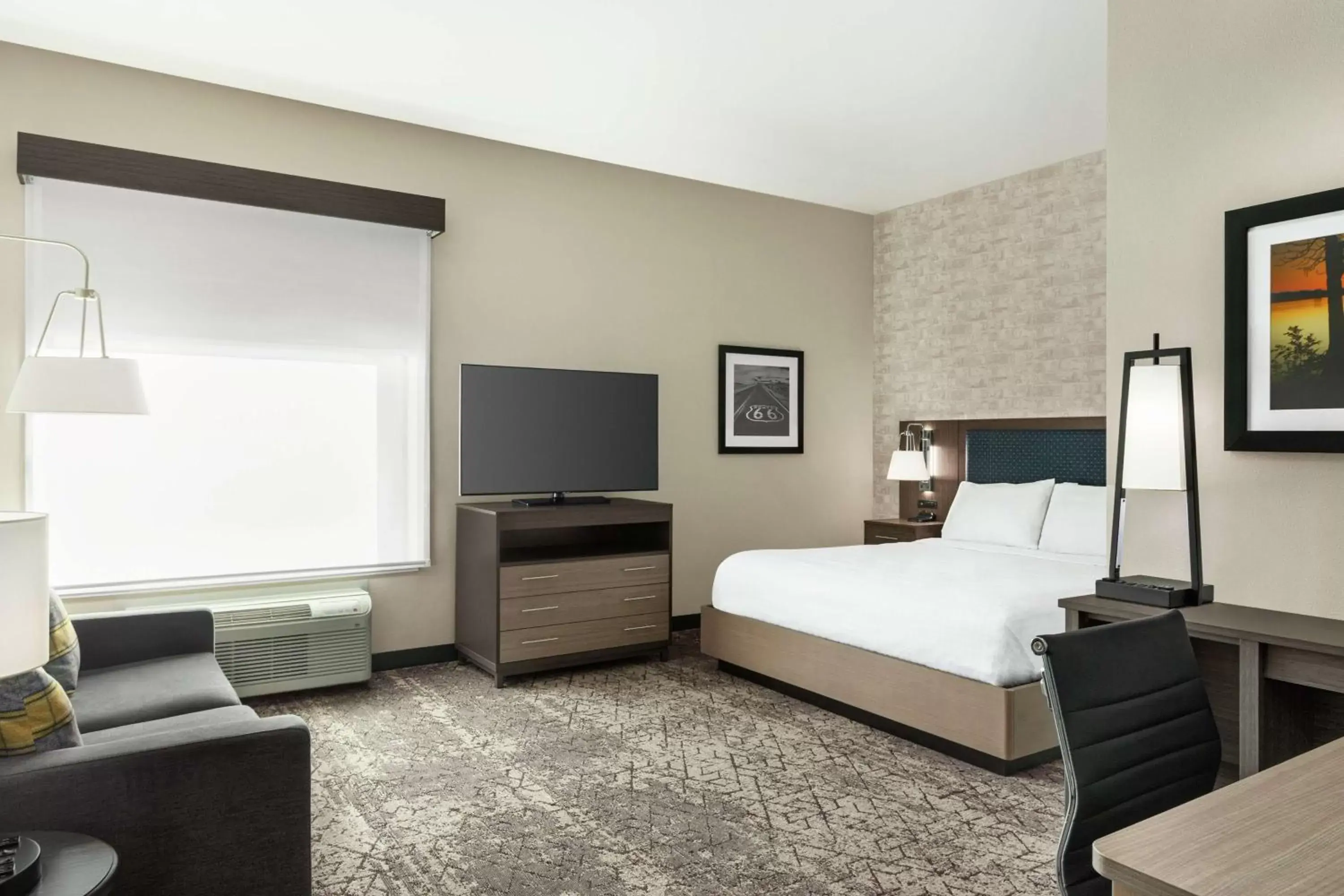 Bedroom, TV/Entertainment Center in Homewood Suites By Hilton Springfield Medical District