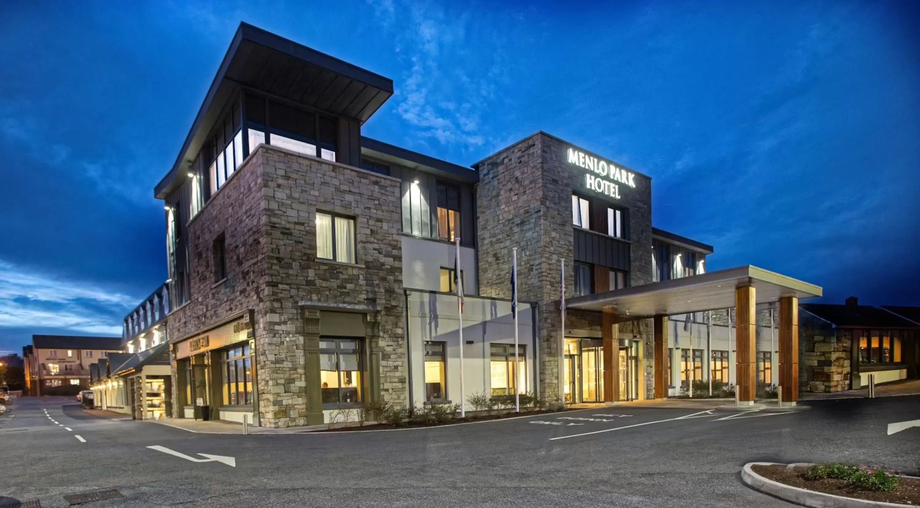 Facade/entrance, Property Building in Menlo Park Hotel