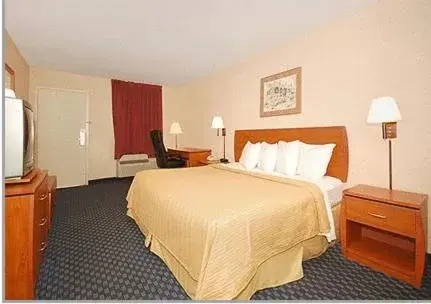 Photo of the whole room, Bed in Greenville Inn & Suites