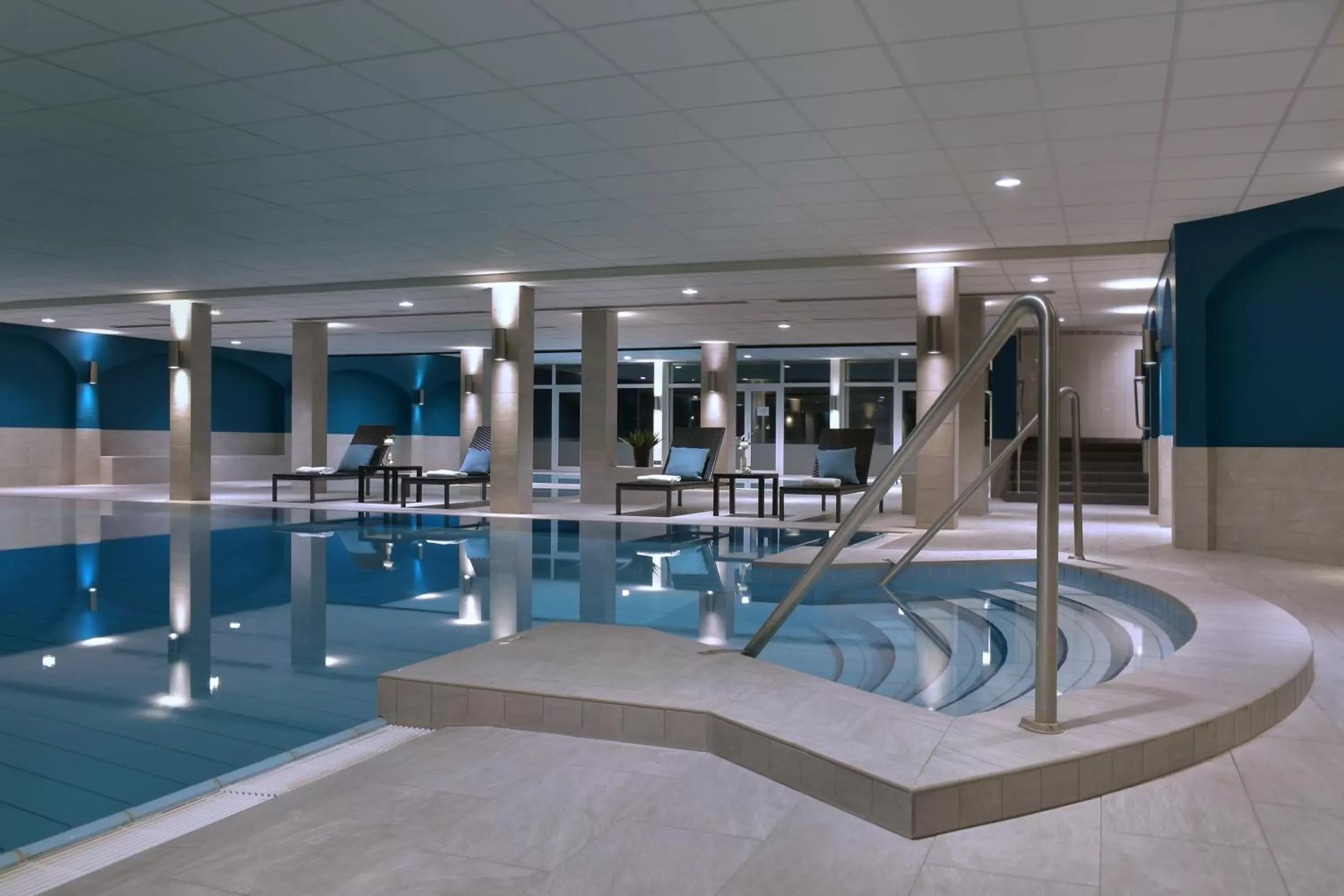 Swimming Pool in Van der Valk Hotel Gilze-Tilburg