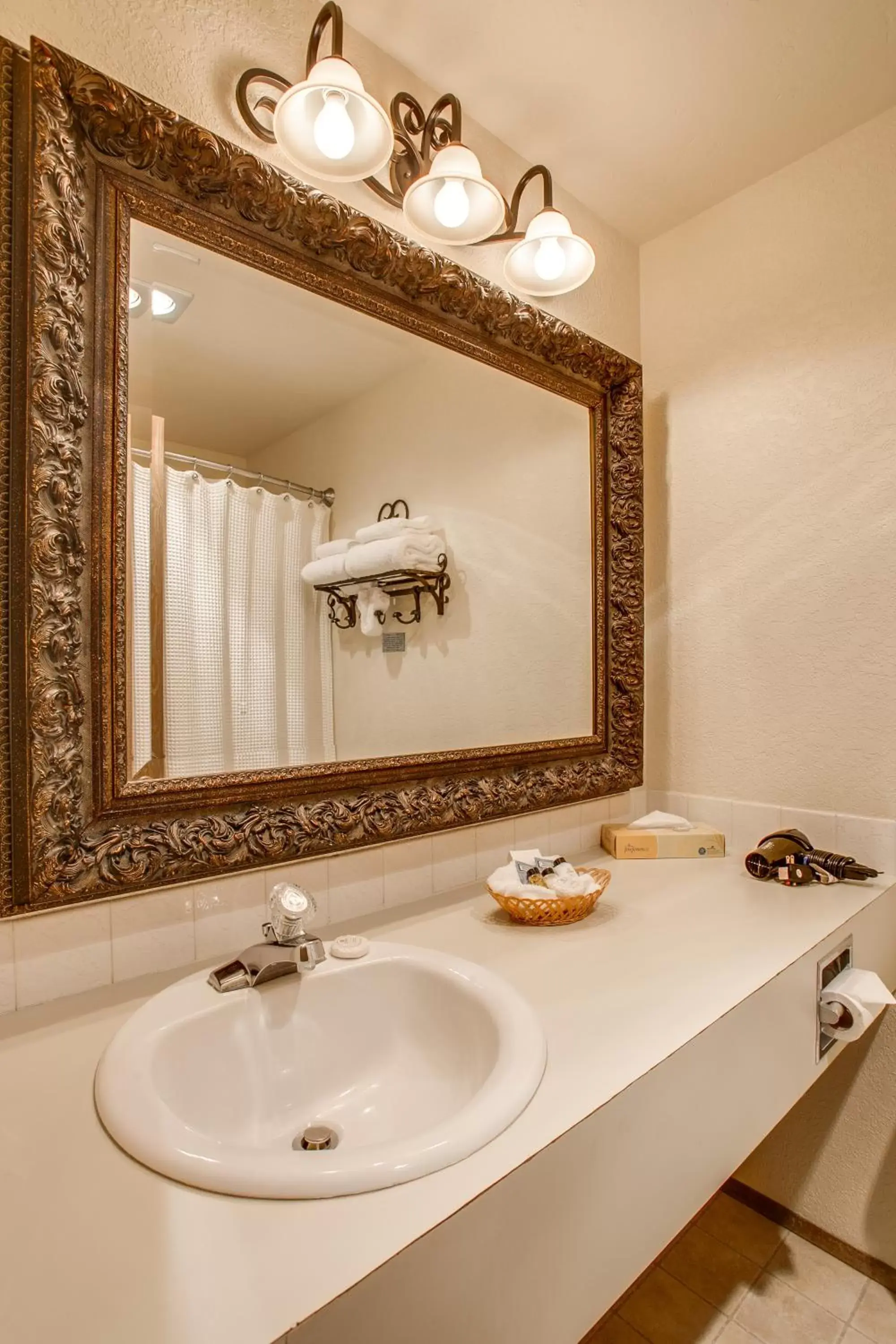 Bathroom in Alpine Rivers Inn