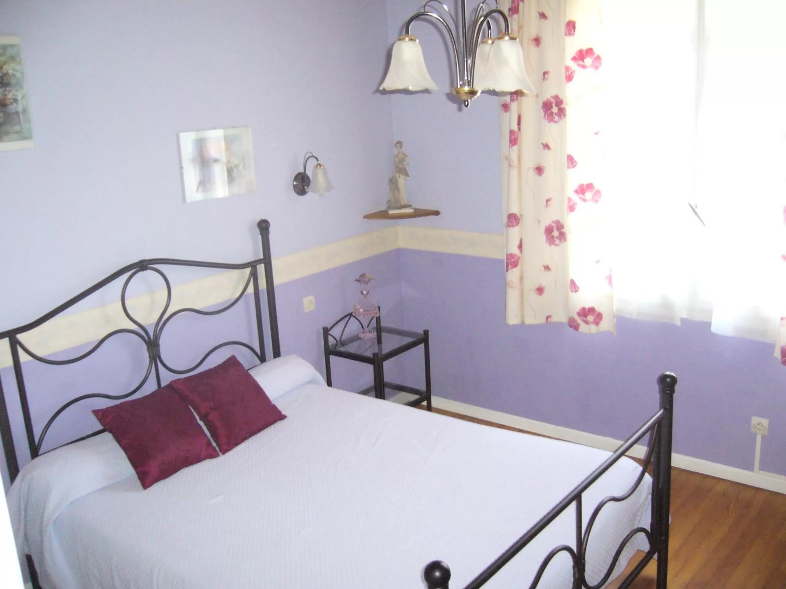 Superior Double Room with Bath and Shower in Chambres d'hôtes Al Camp d'Espalougues